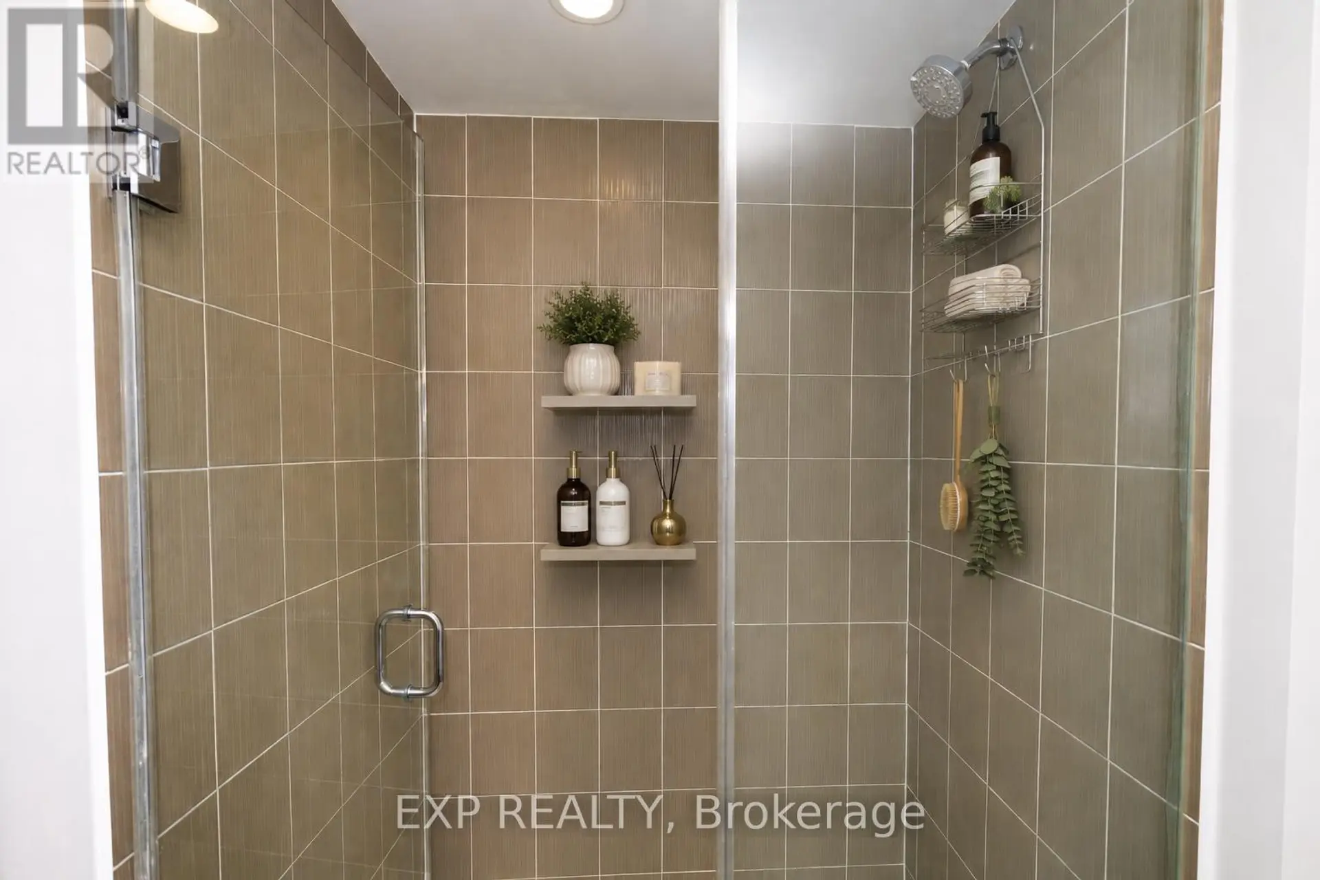 #707 30 MEADOWGLEN PLACE W - Image 8