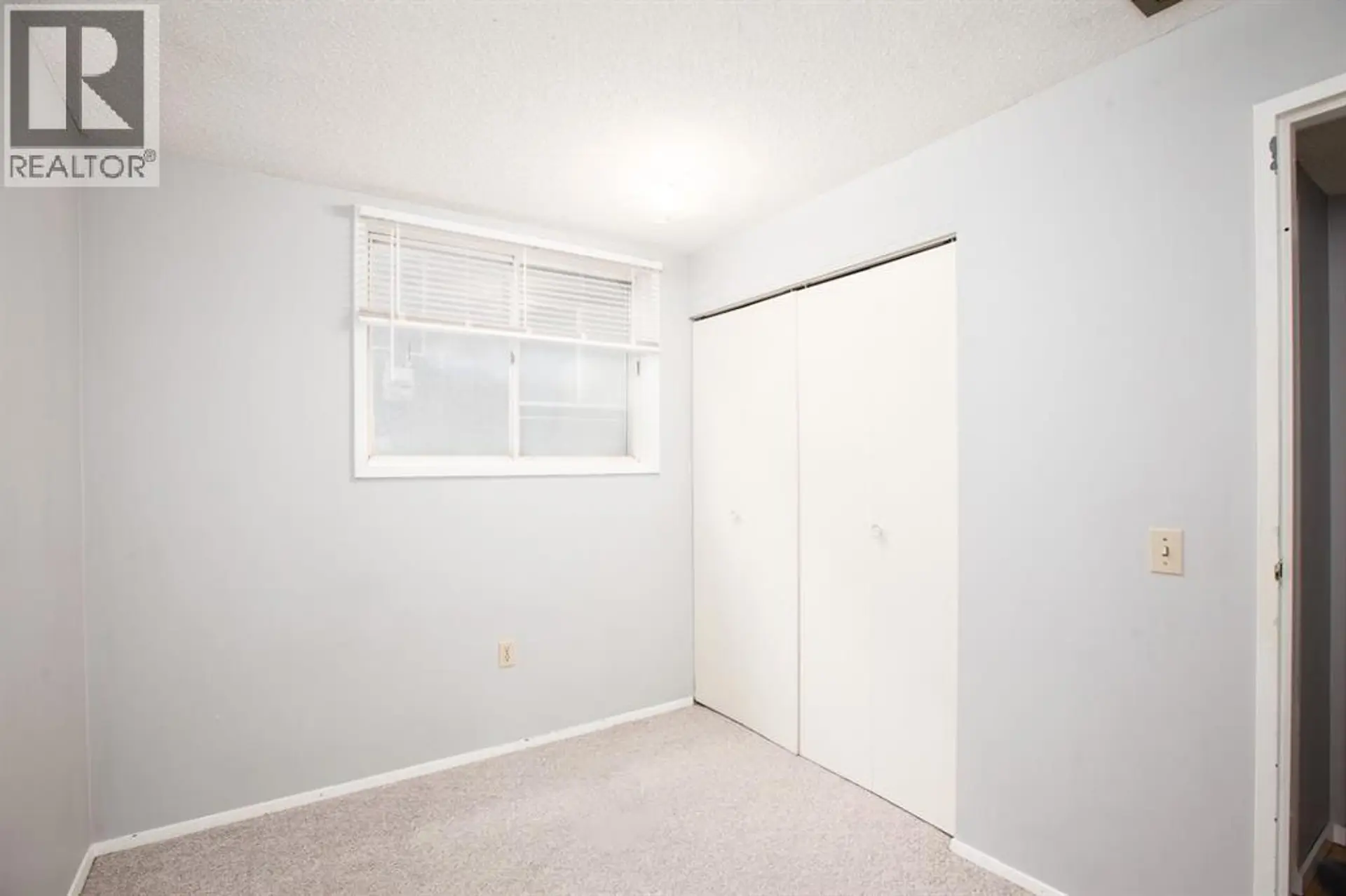 11010 5 Street SW - Image 10