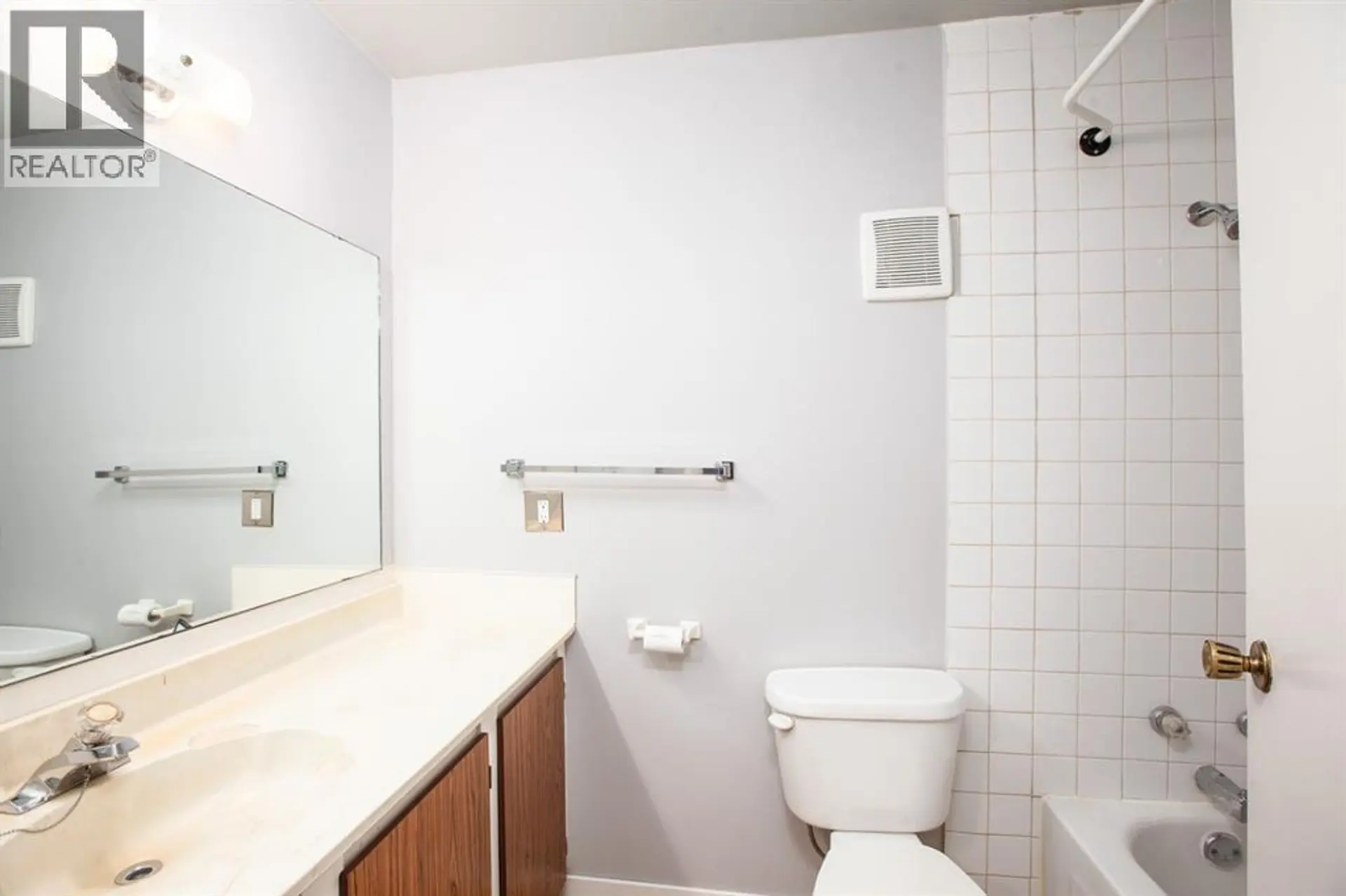 11010 5 Street SW - Image 9