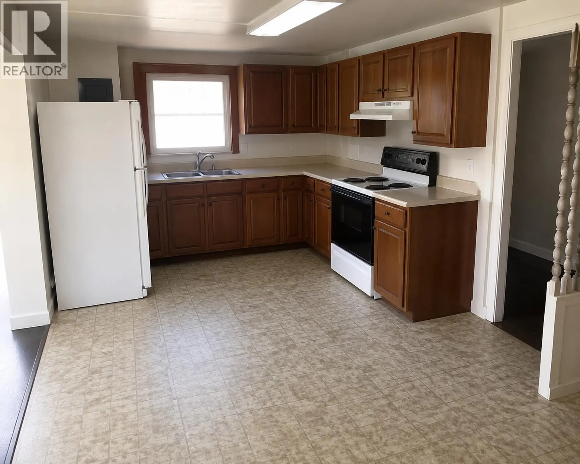 #2 1060 WEST FRASER ROAD - Image 5