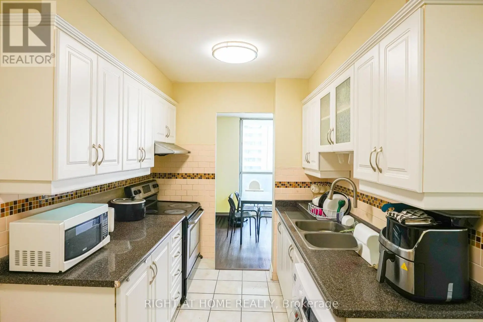 #2203 1 MASSEY SQUARE - Image 11