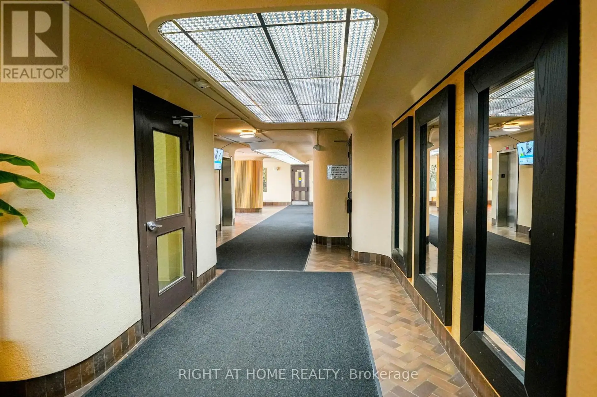 #2203 1 MASSEY SQUARE - Image 17