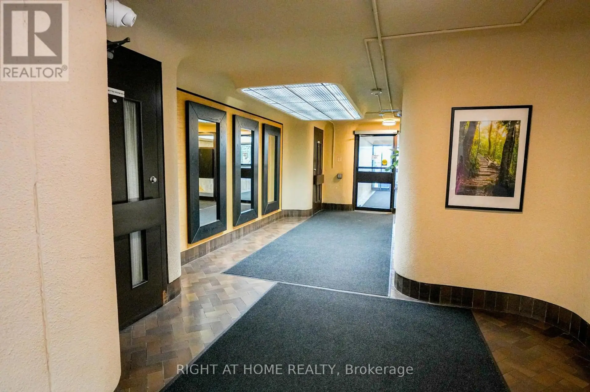 #2203 1 MASSEY SQUARE - Image 18