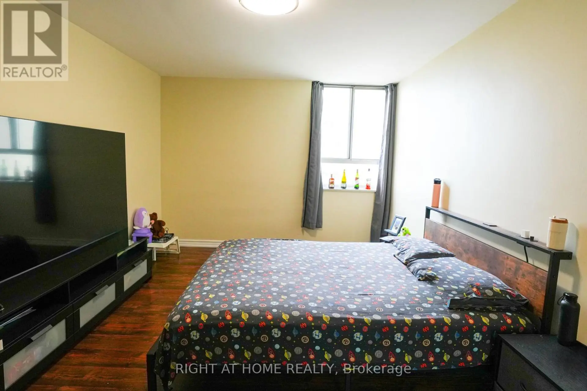 #2203 1 MASSEY SQUARE - Image 8