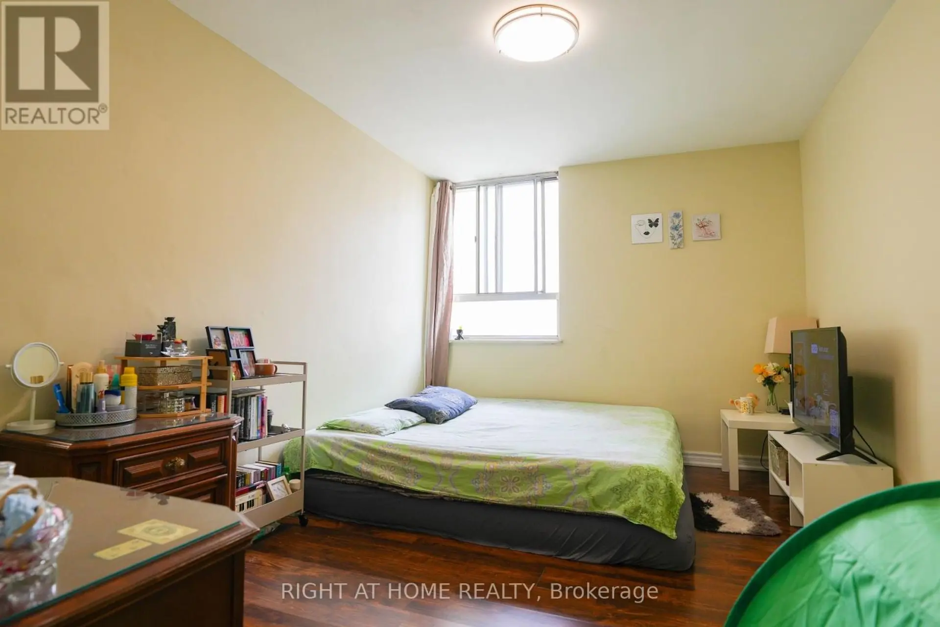 #2203 1 MASSEY SQUARE - Image 9