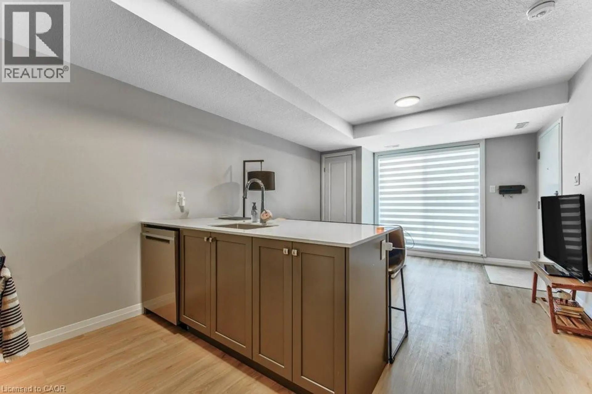 #B11 410 NORTHFIELD Drive - Image 8
