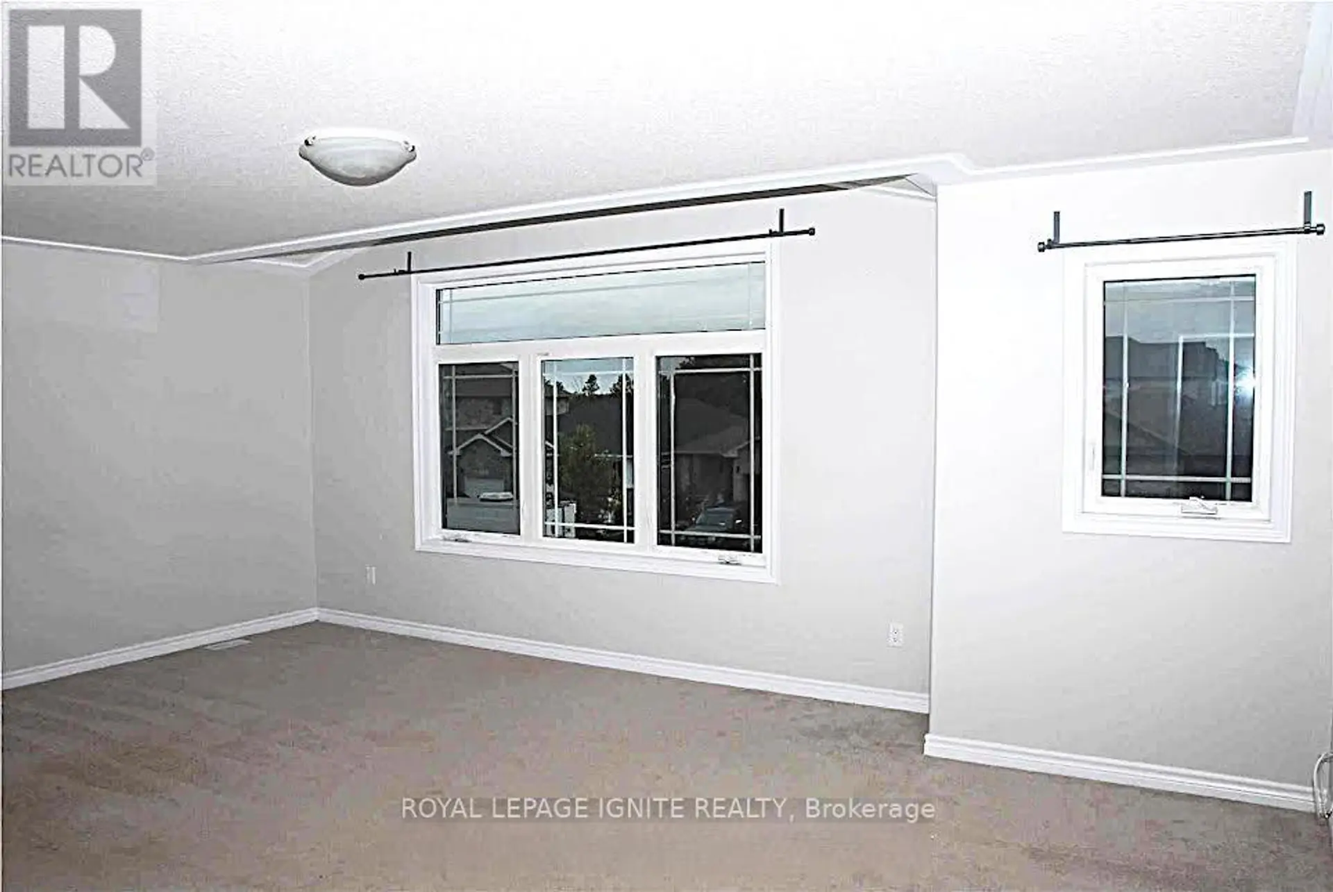1552 ALBANY DRIVE - Image 2