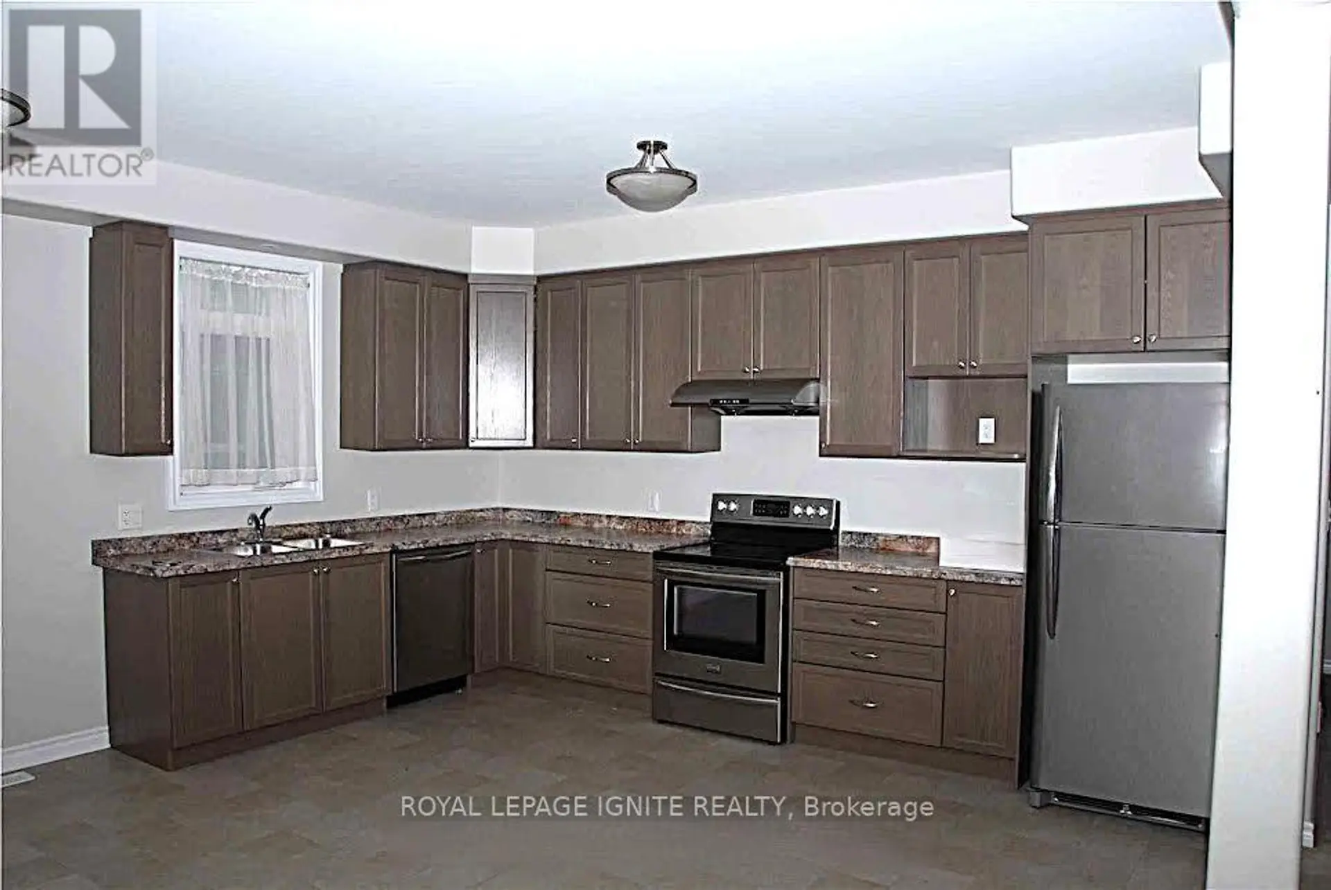 1552 ALBANY DRIVE - Image 3