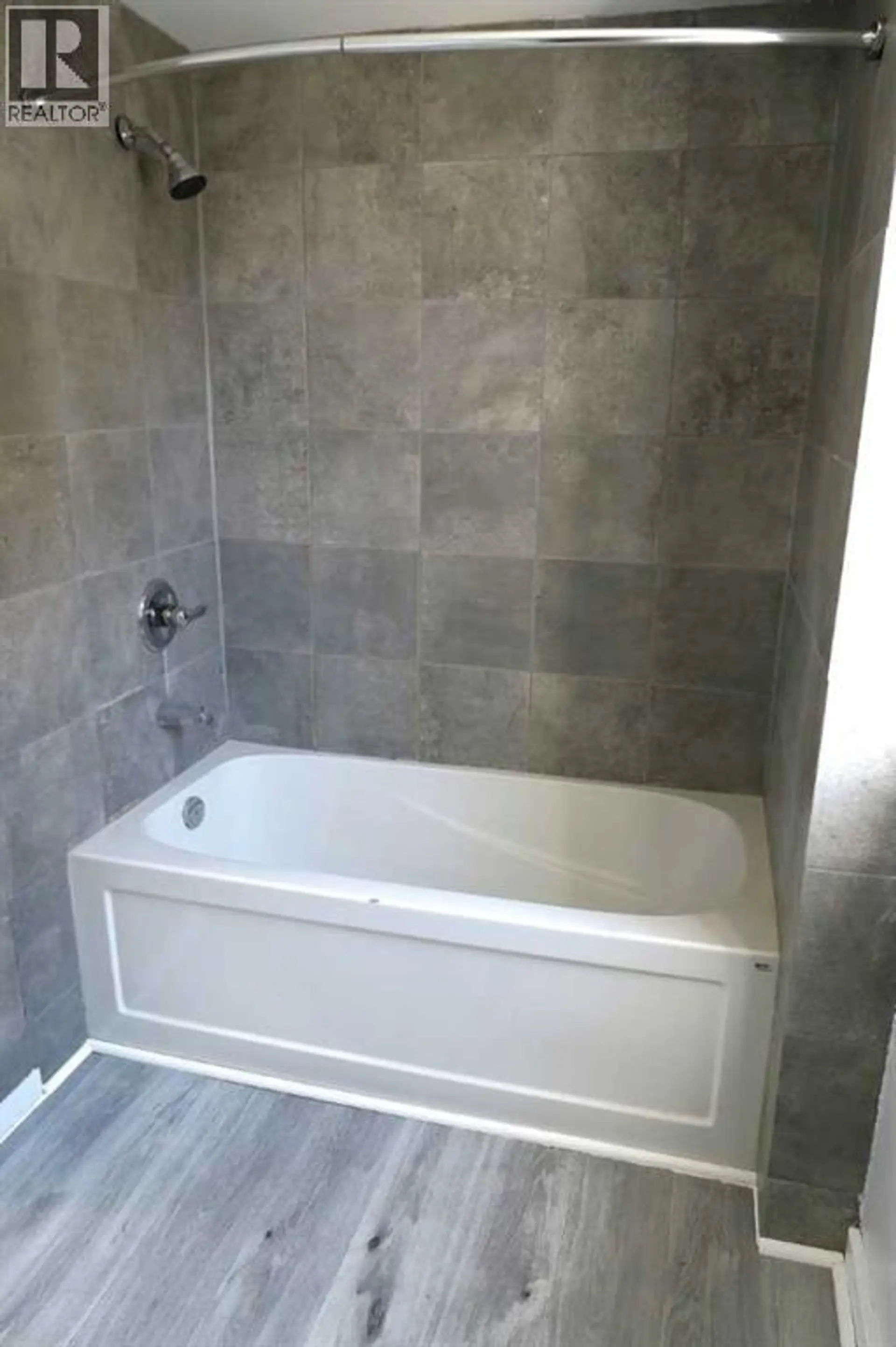 4617 46 Street - Image 3