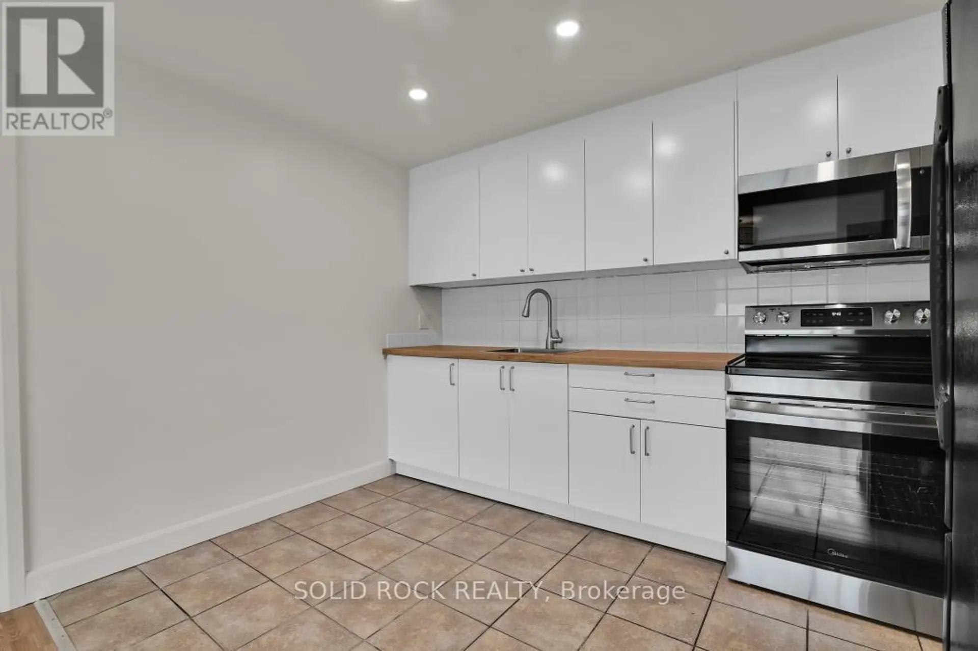 #7 896 ELMSMERE DRIVE - Image 6