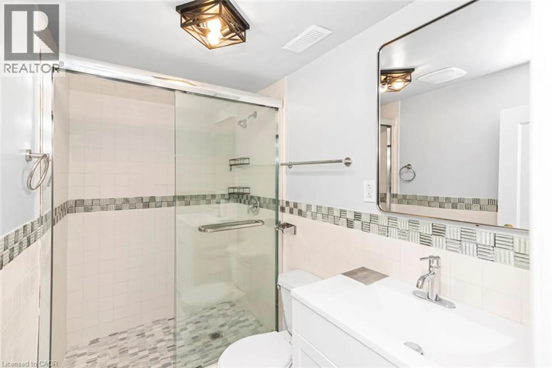 112 NASH Road S - Image 9