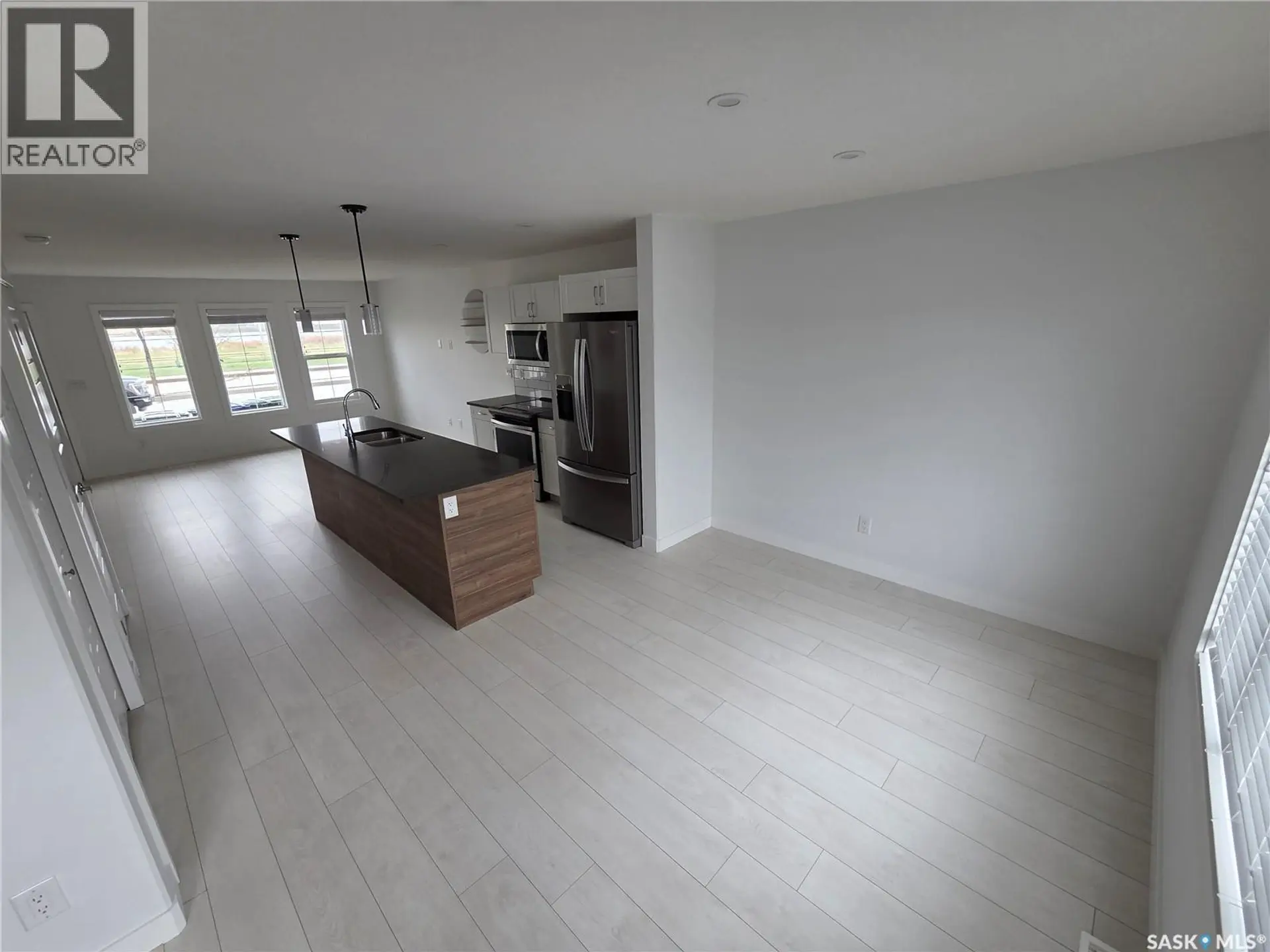 #324 McOrmond DRIVE - Image 4