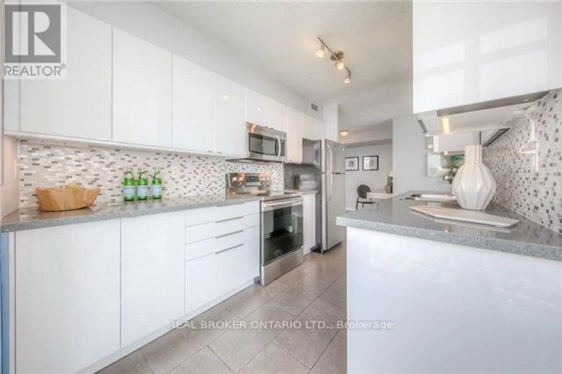 #4512 15 FORT YORK BOULEVARD - Image 8