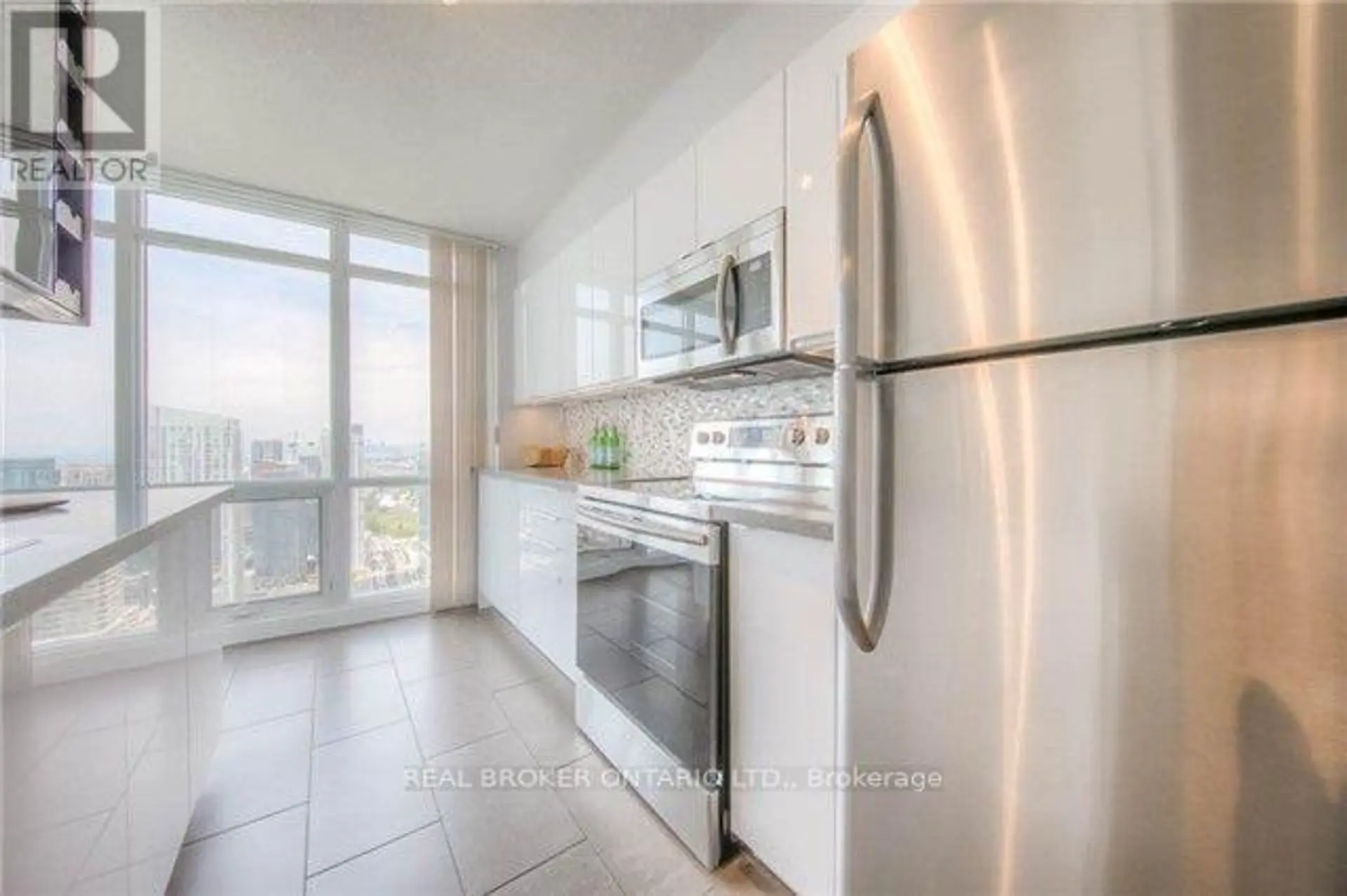 #4512 15 FORT YORK BOULEVARD - Image 9