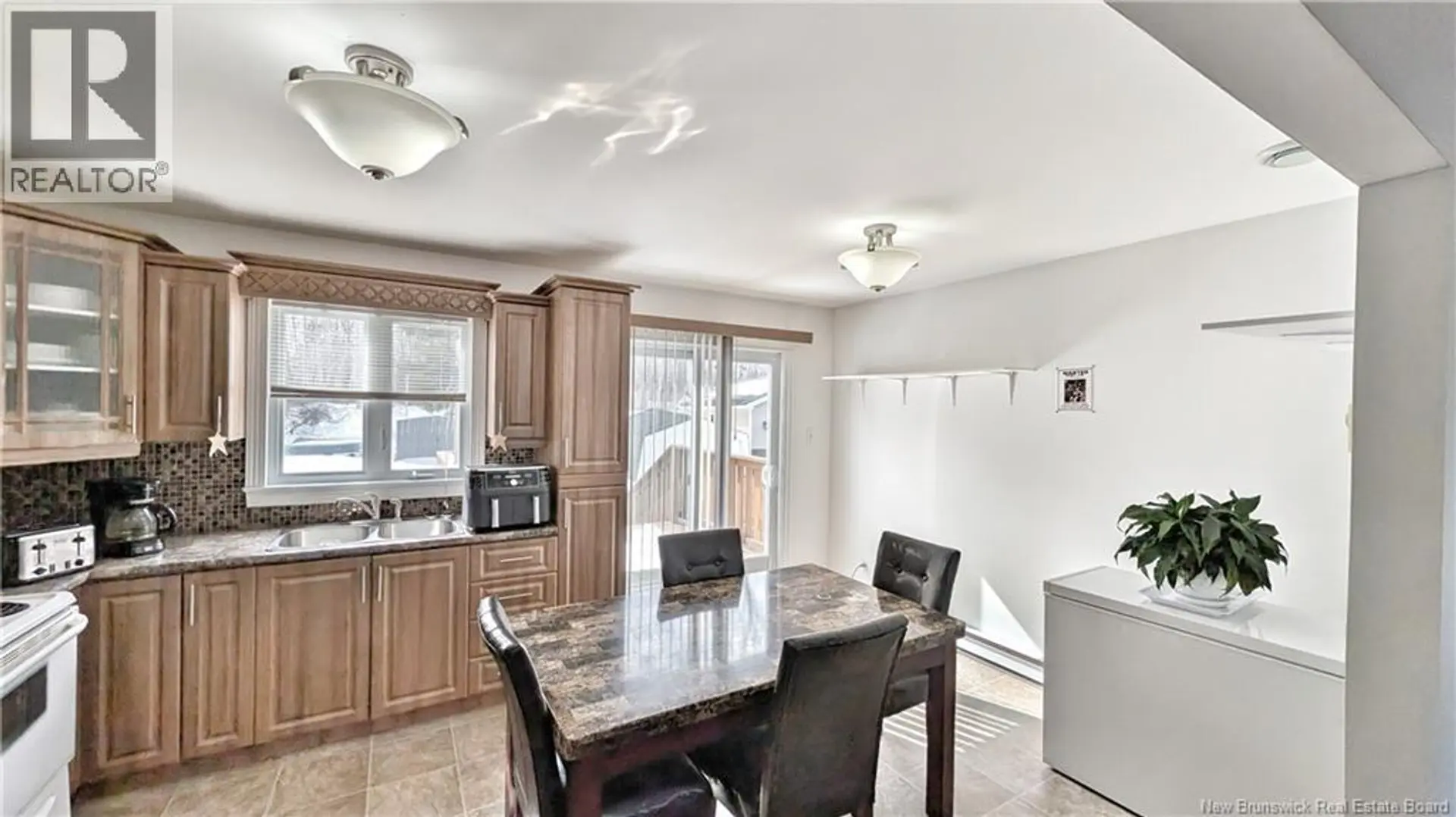 925-927 Victoria Avenue - Image 3