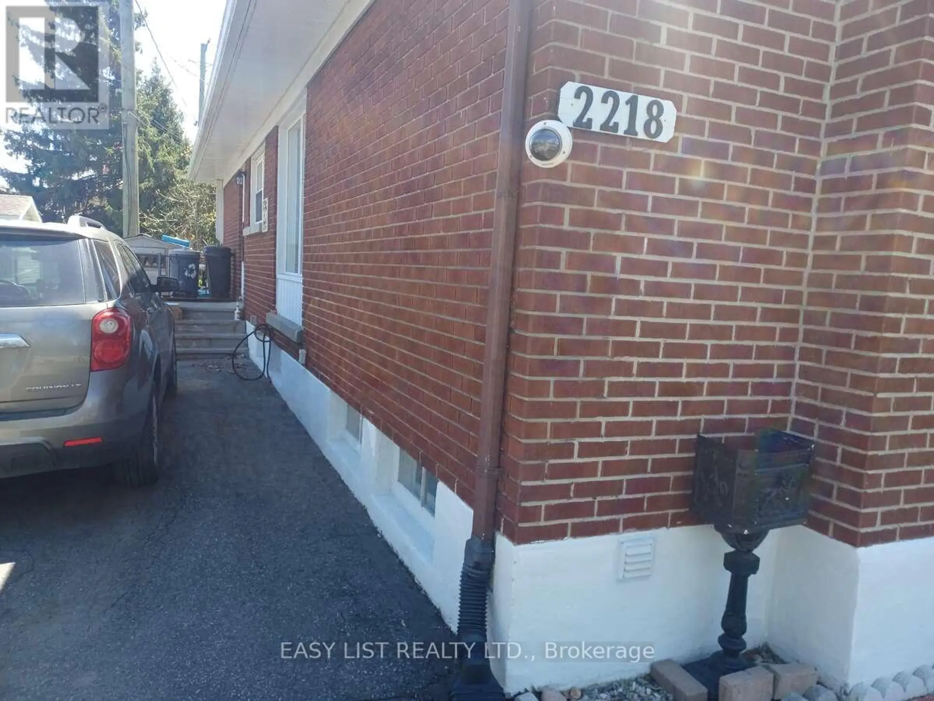 2218 IRIS STREET - Image 2