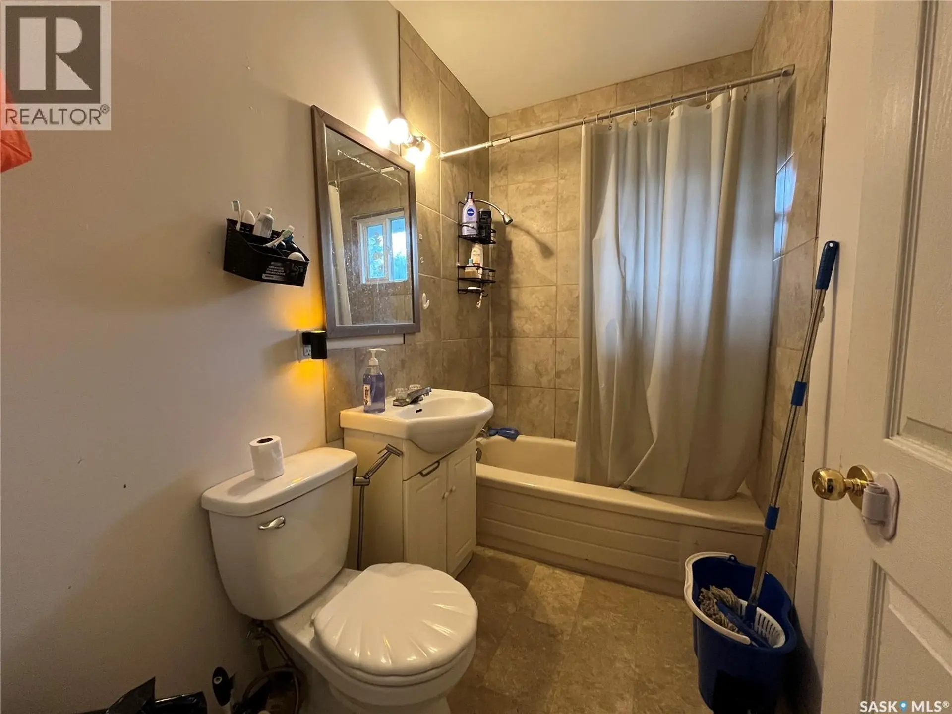 345 19th STREET E - Image 3