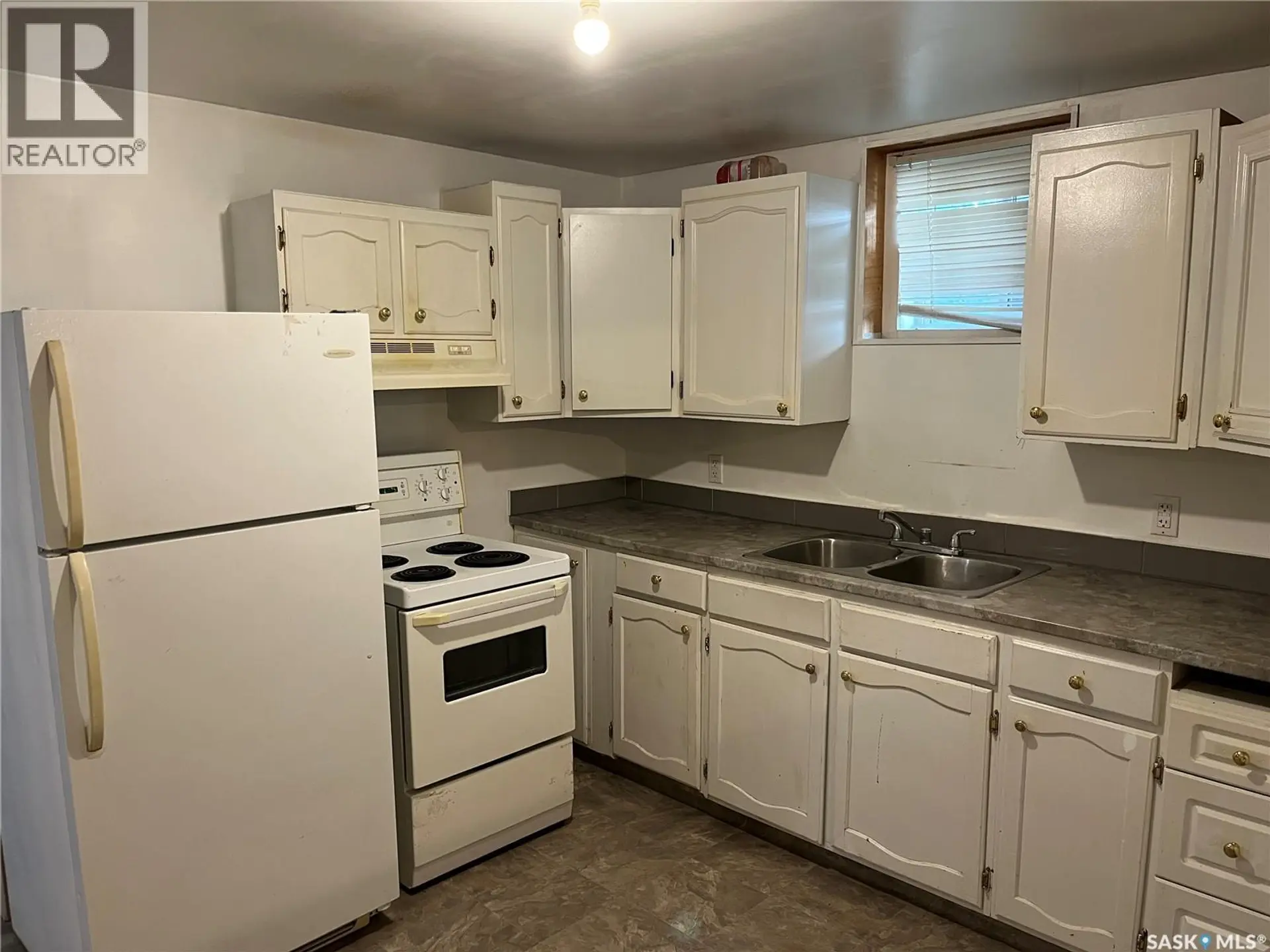 345 19th STREET E - Image 7