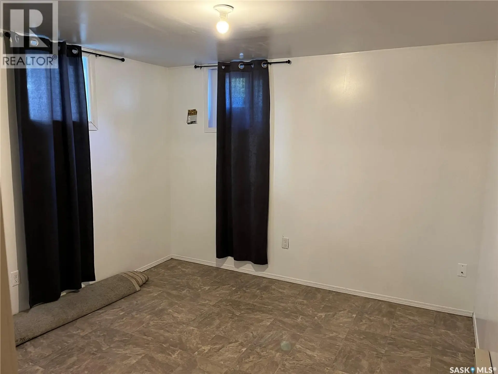 345 19th STREET E - Image 9