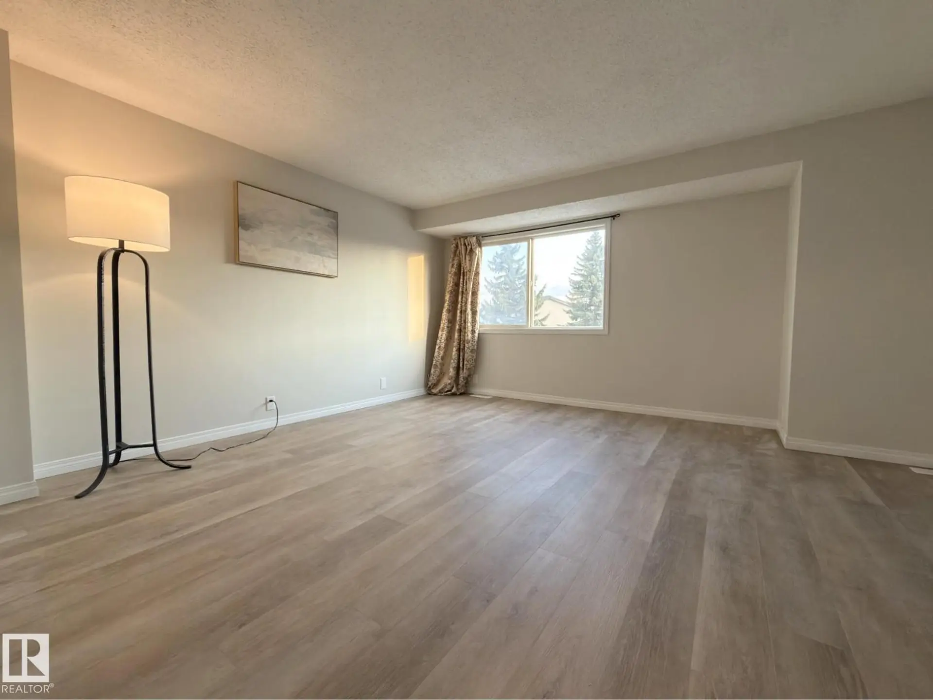 #14 18010 98 AV NW - Image 15