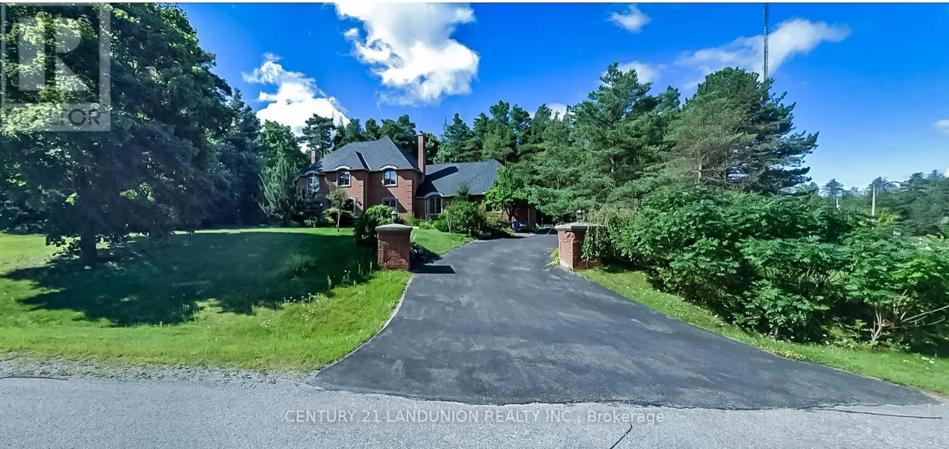 2 HERON TRAIL - Image 1