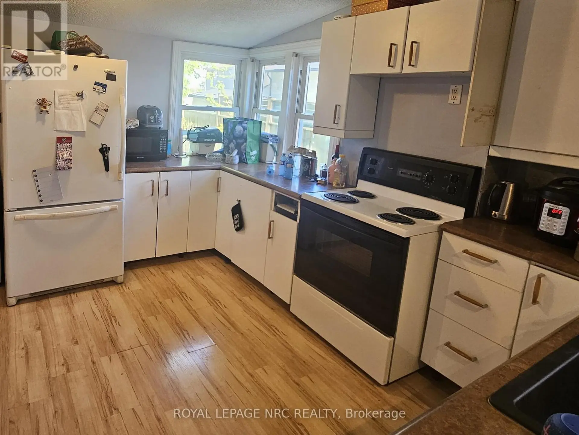 176 PINE STREET S - Image 6