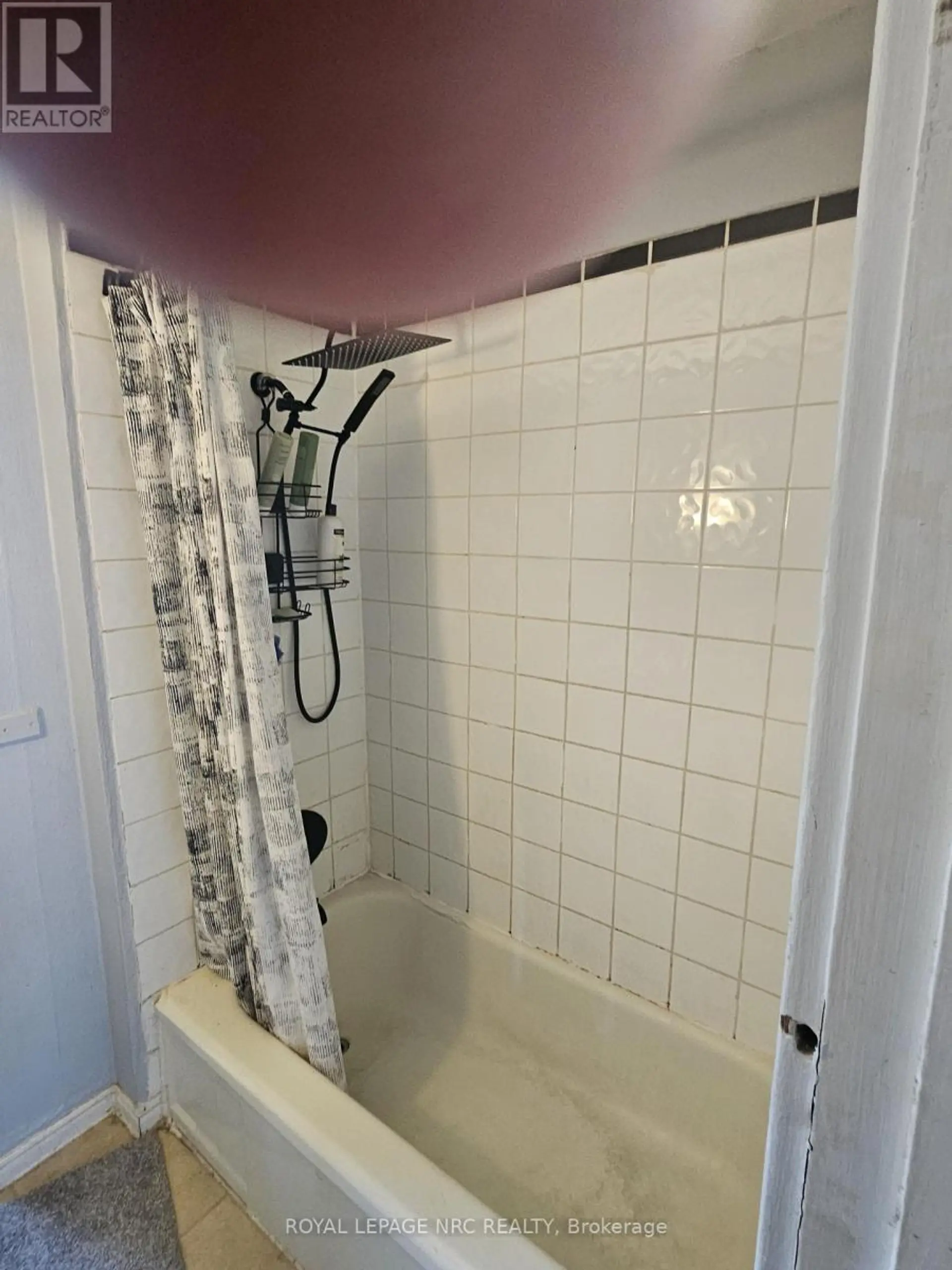 176 PINE STREET S - Image 8