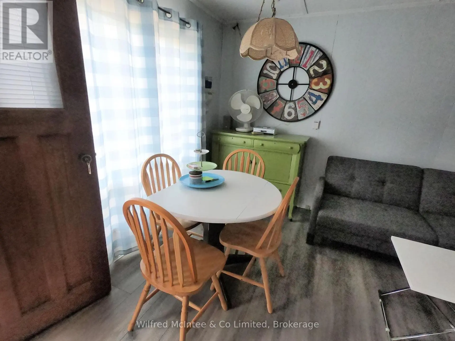210 THOMPSON AVENUE - Image 4