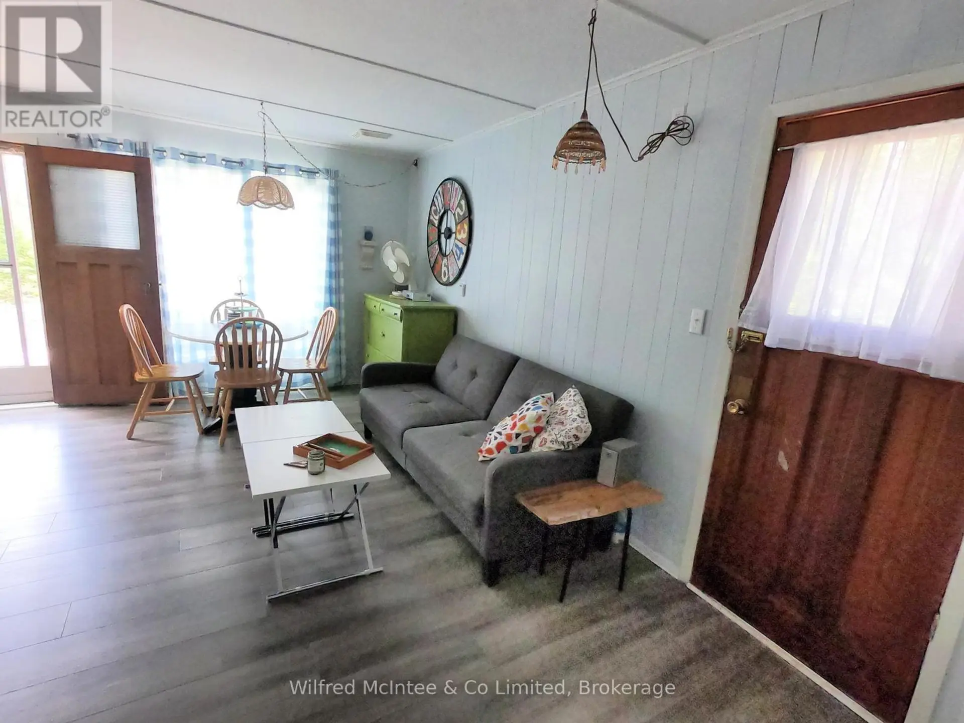 210 THOMPSON AVENUE - Image 6