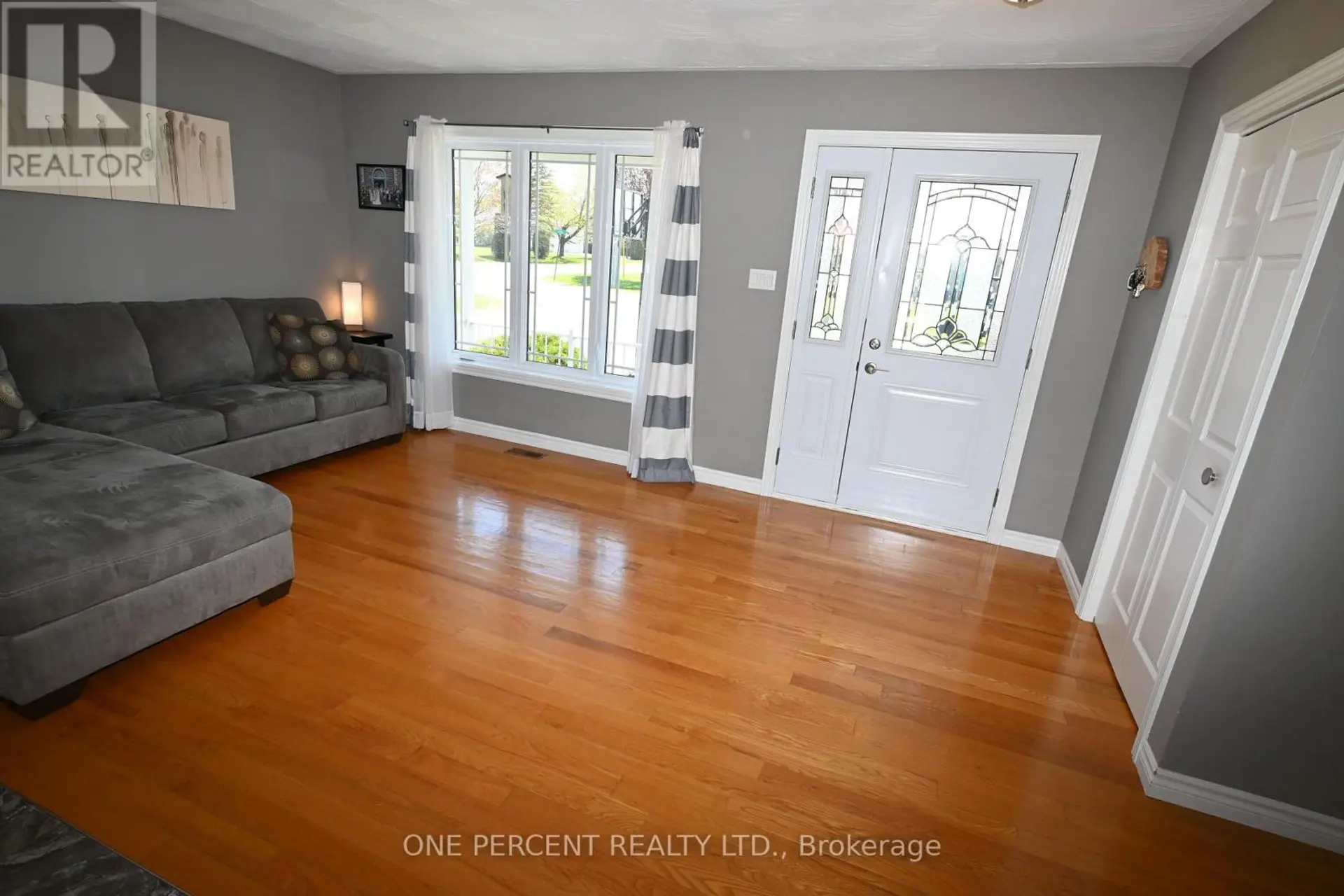 2010 RUE DU PARC STREET W - Image 7
