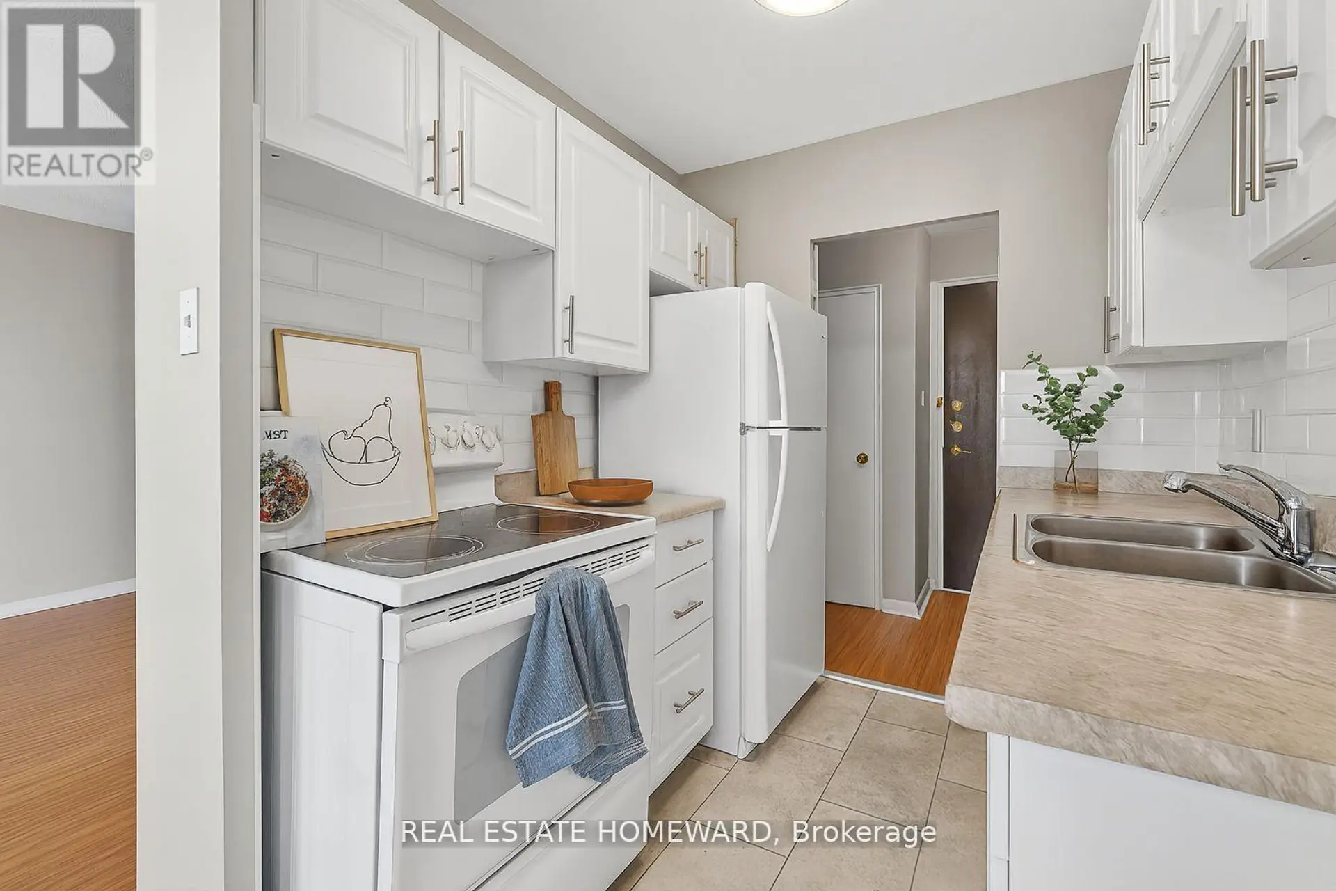 #708 915 MIDLAND AVENUE - Image 7