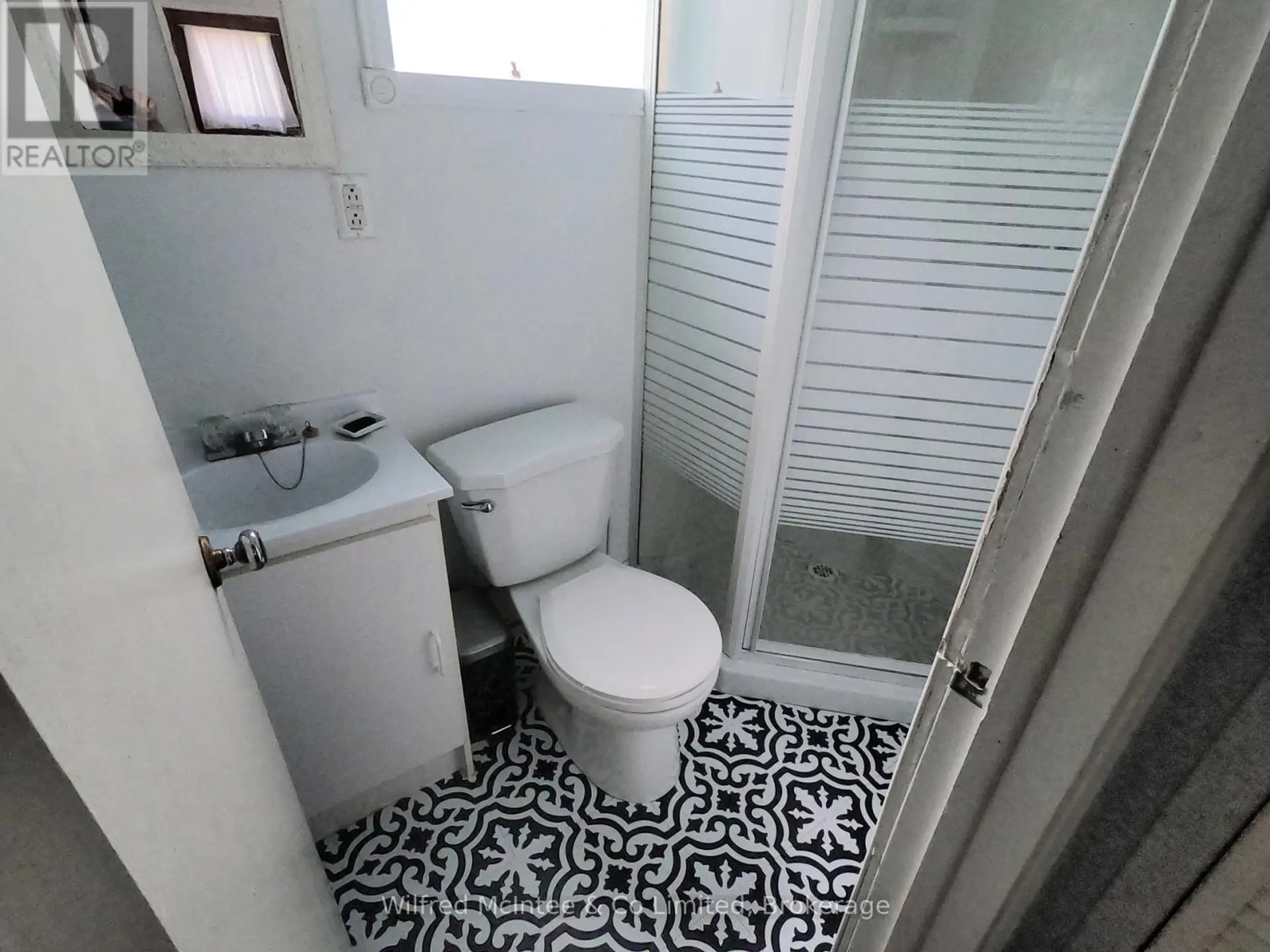 210 THOMPSON AVENUE - Image 12