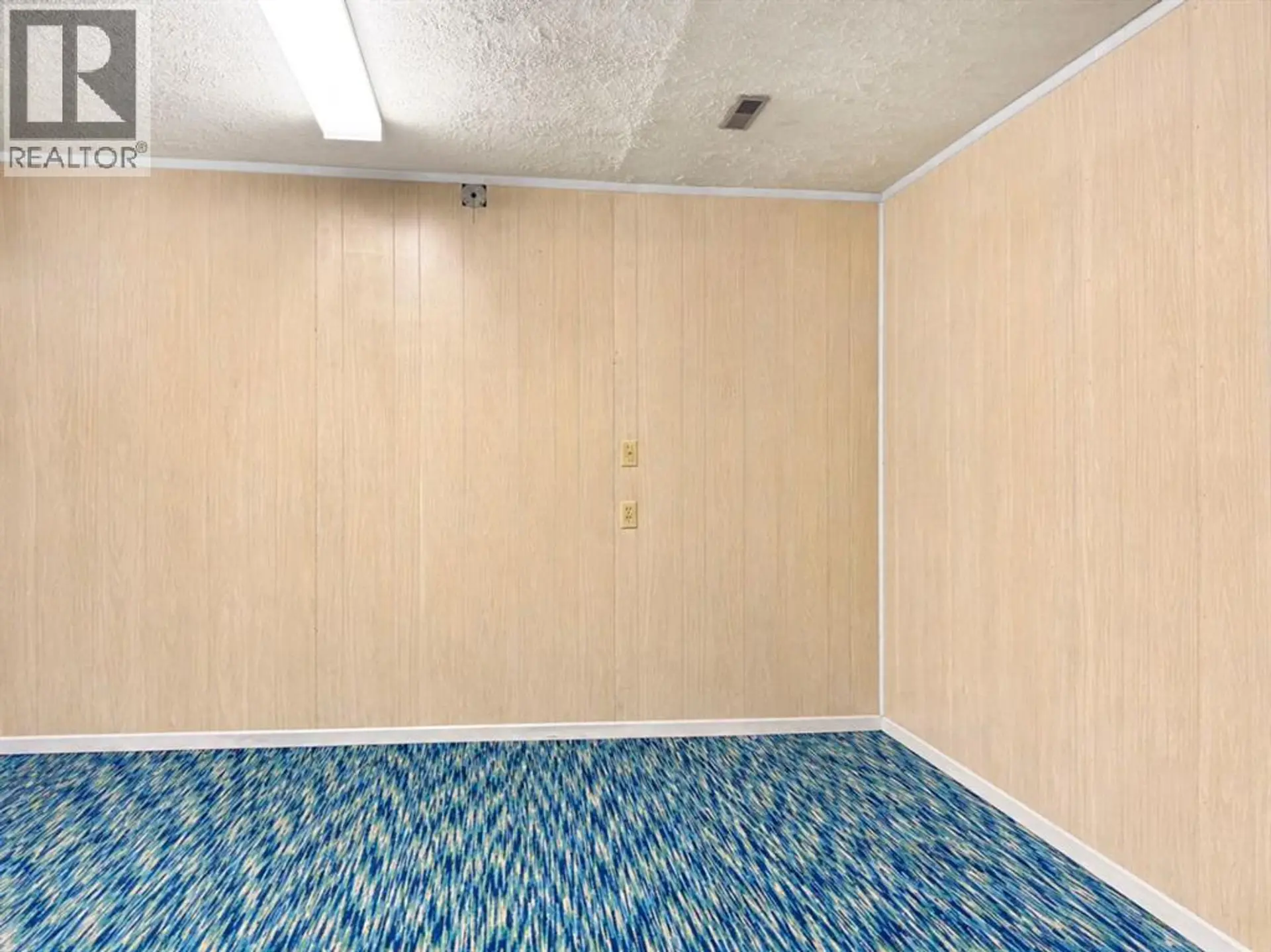 10702 104 Avenue - Image 13
