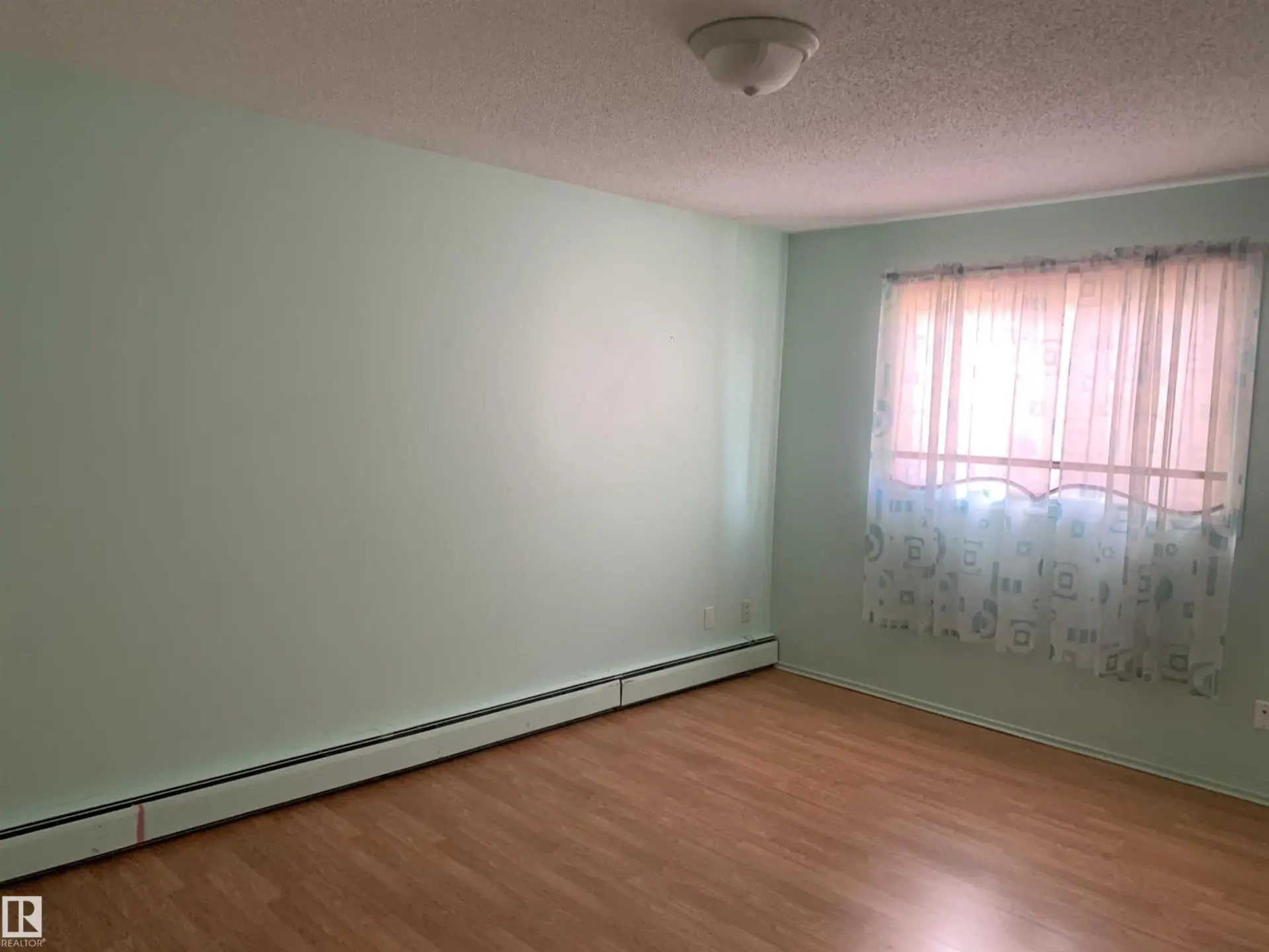 8924 85 AV NW - Image 6