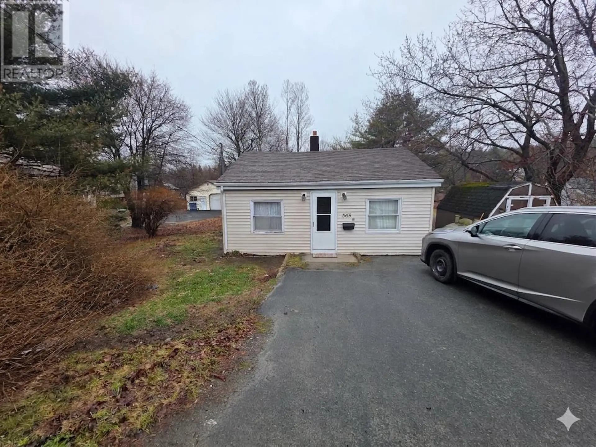 365 HAMMONDS PLAINS Road - Image 1