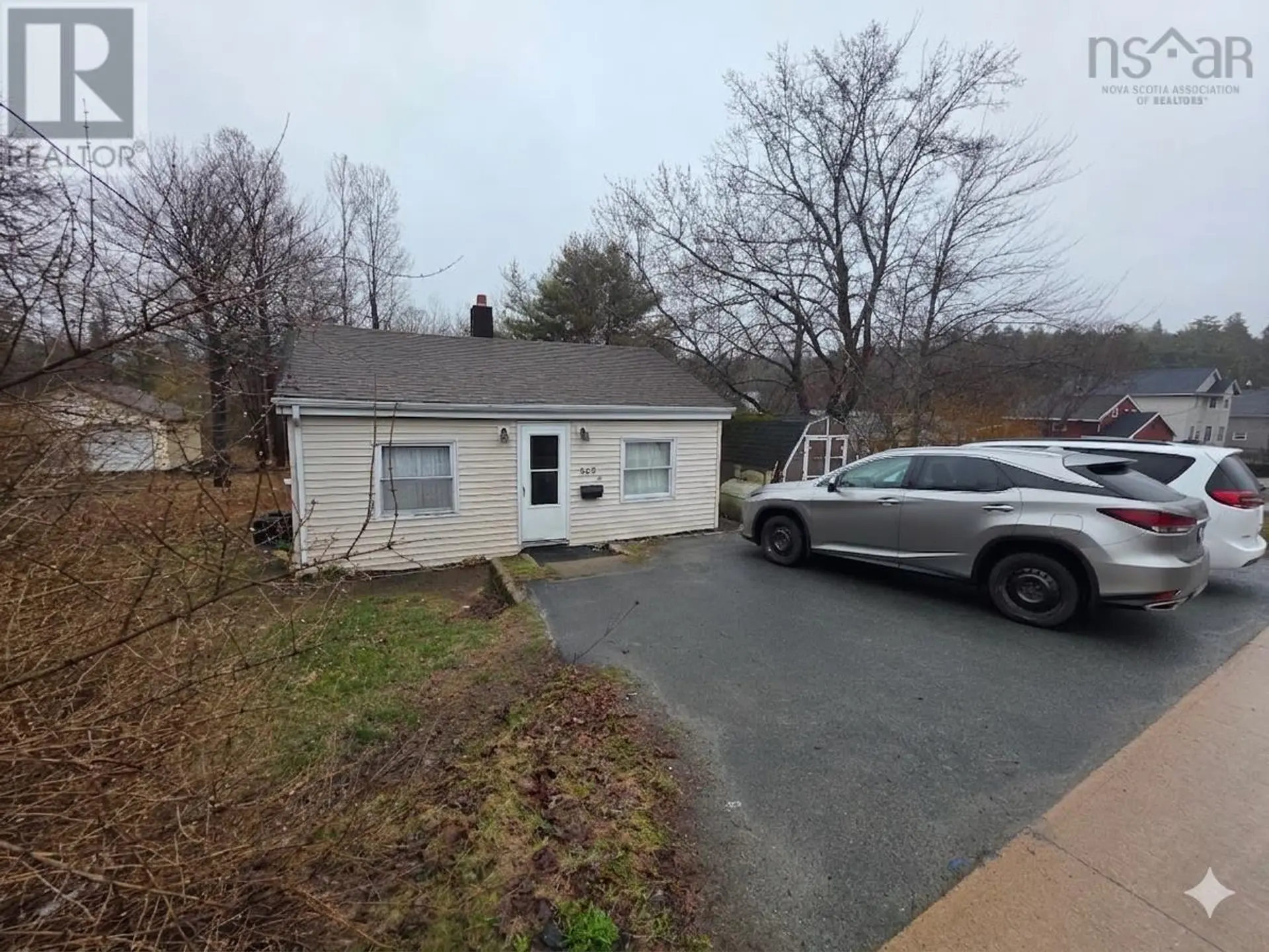 365 HAMMONDS PLAINS Road - Image 2