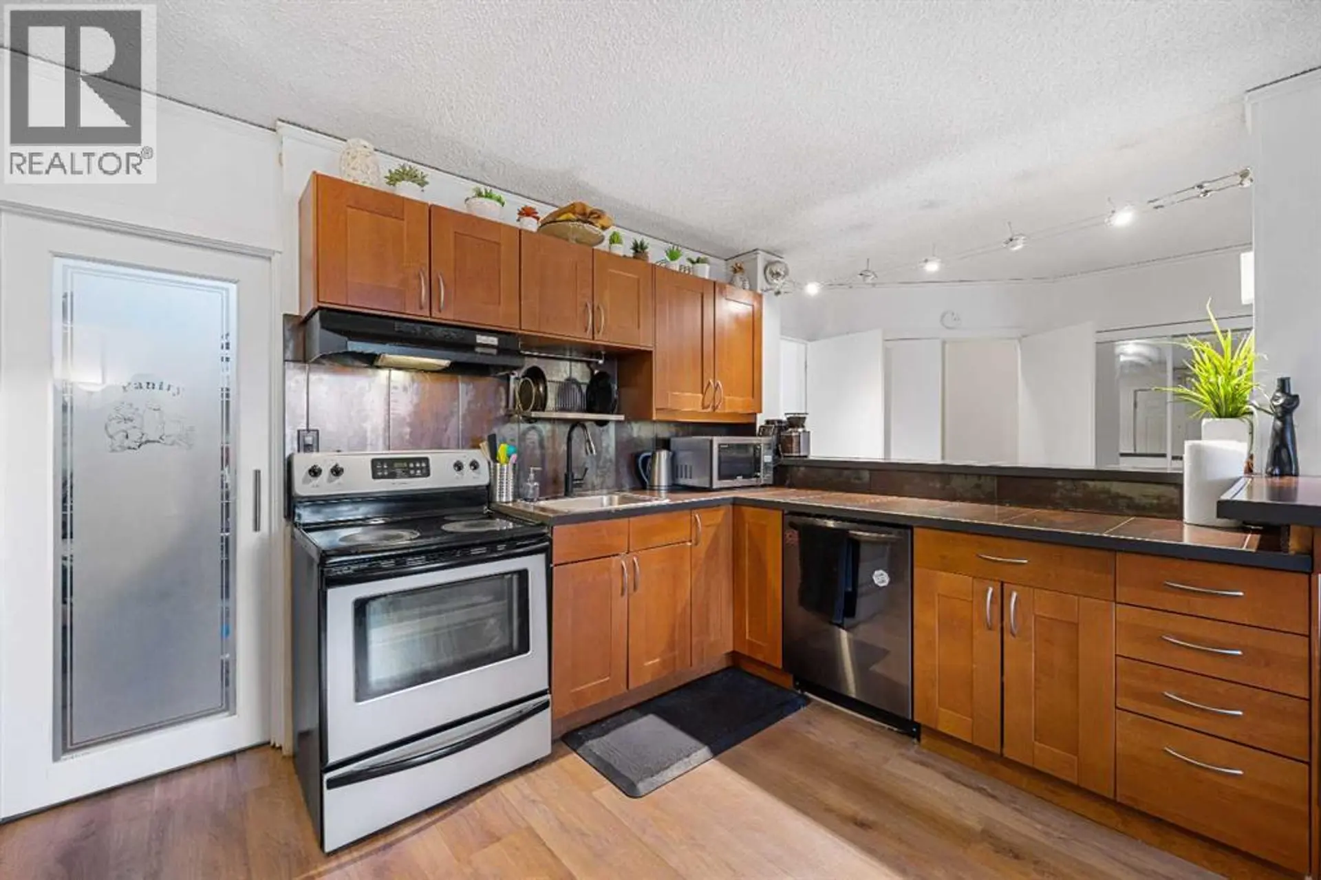 #202 2111 14 Street SW - Image 9