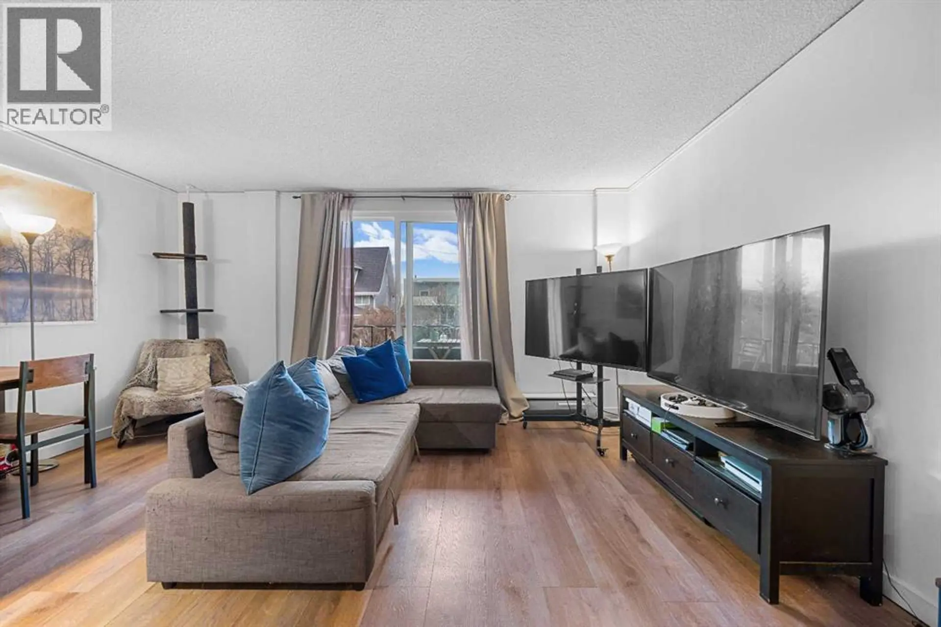 #202 2111 14 Street SW - Image 1