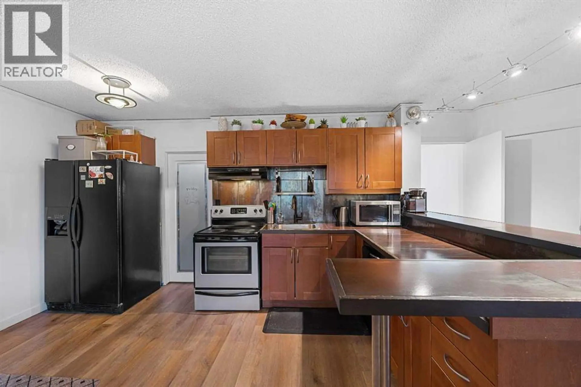 #202 2111 14 Street SW - Image 8