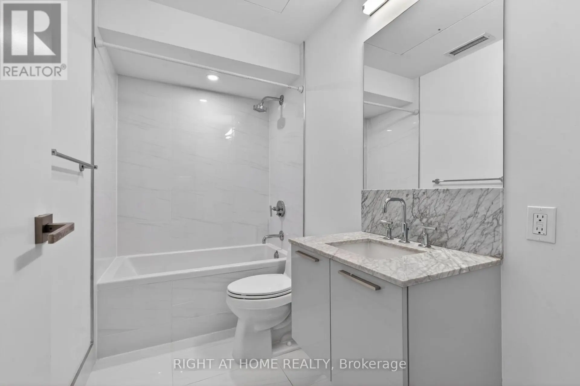 #512 3 GLOUCESTER STREET - Image 13