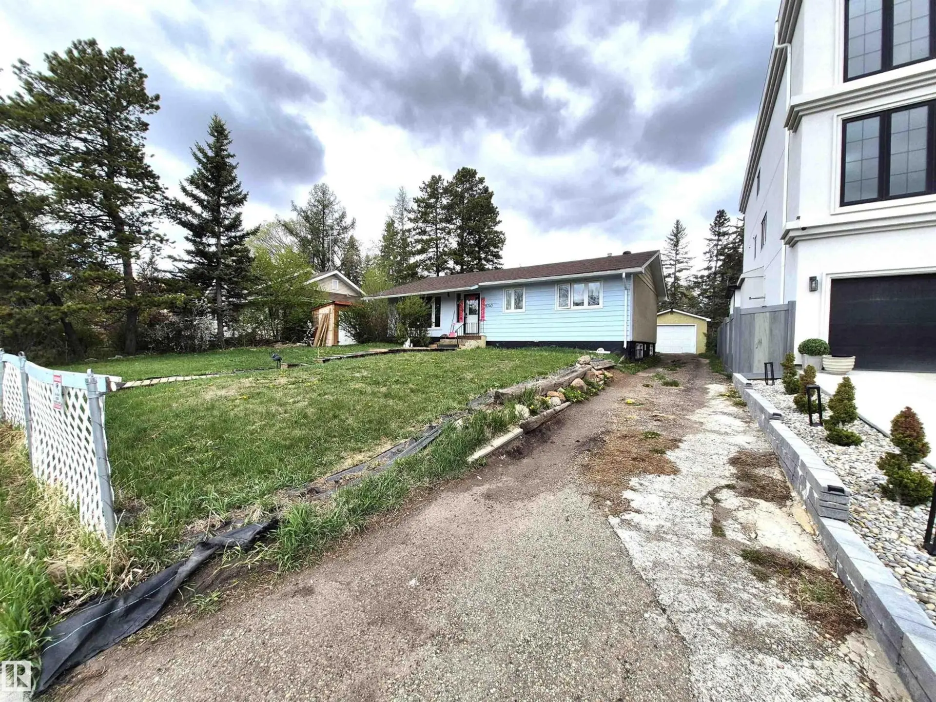 11740/11742 UNIVERSITY AV NW - Image 2