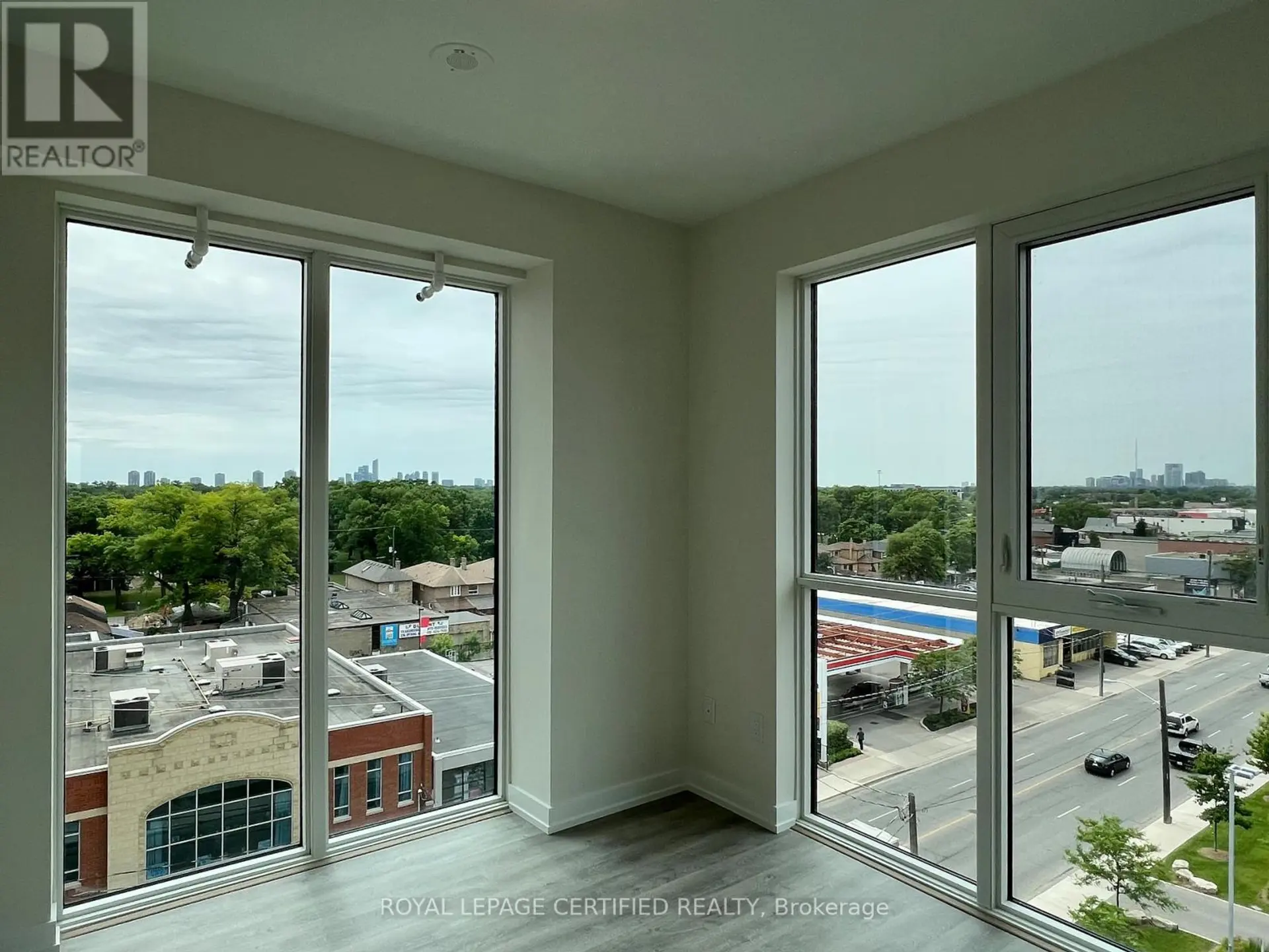 #703 2300 ST. CLAIR AVENUE W - Image 9