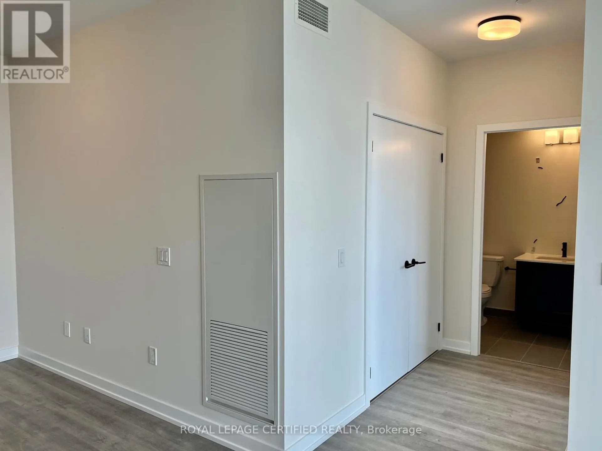 #1011 2300 ST. CLAIR AVENUE W - Image 12