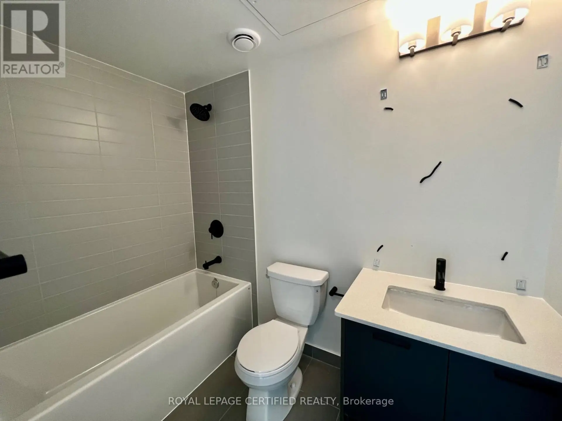 #1011 2300 ST. CLAIR AVENUE W - Image 14