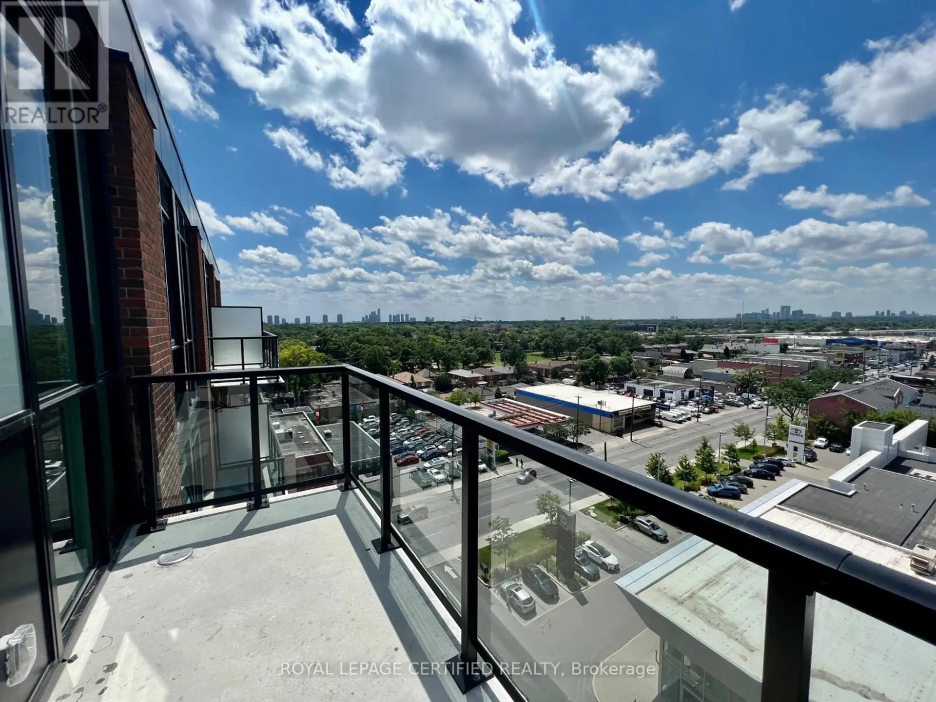 #1011 2300 ST. CLAIR AVENUE W - Image 17