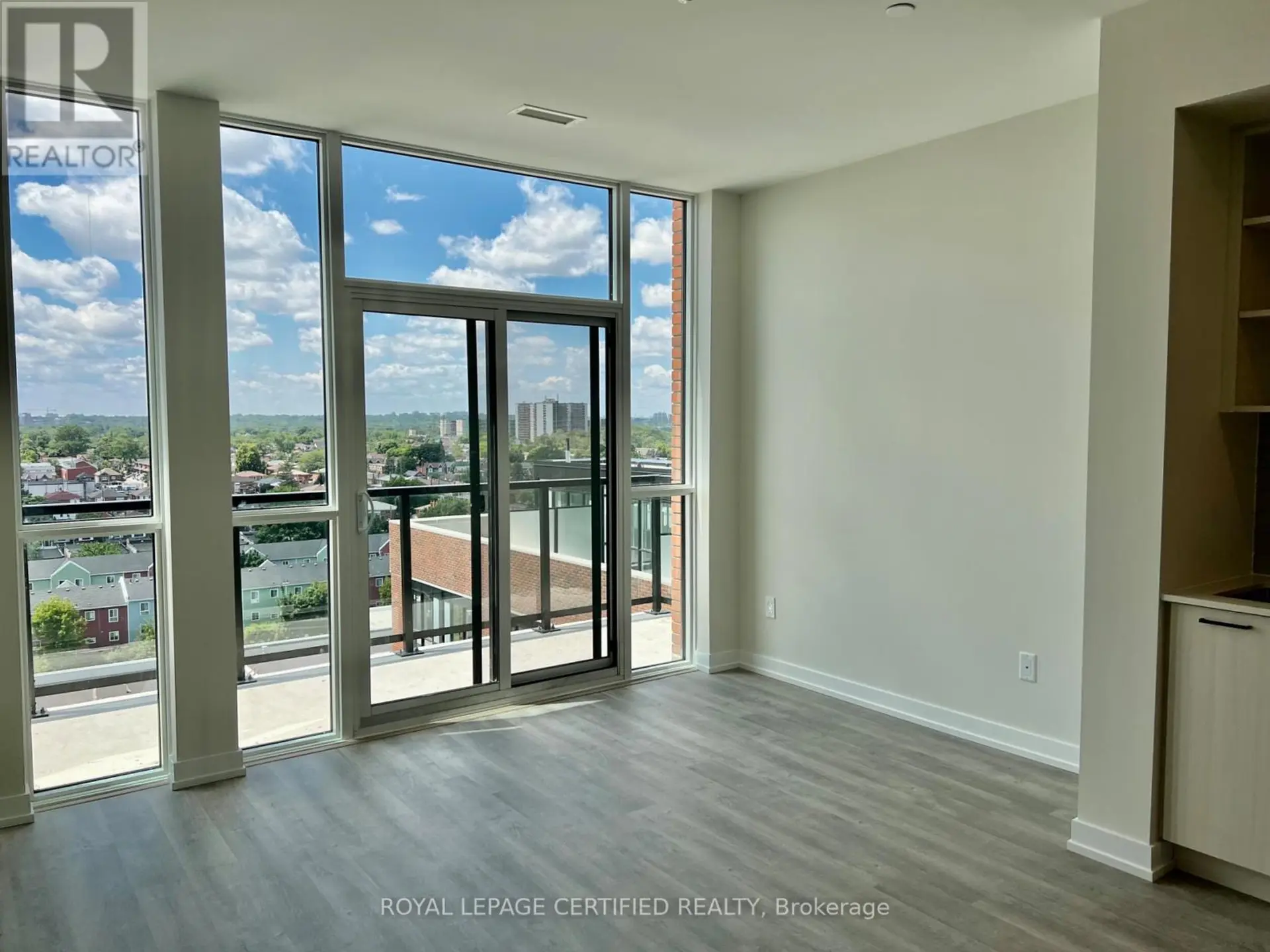 #1011 2300 ST. CLAIR AVENUE W - Image 4