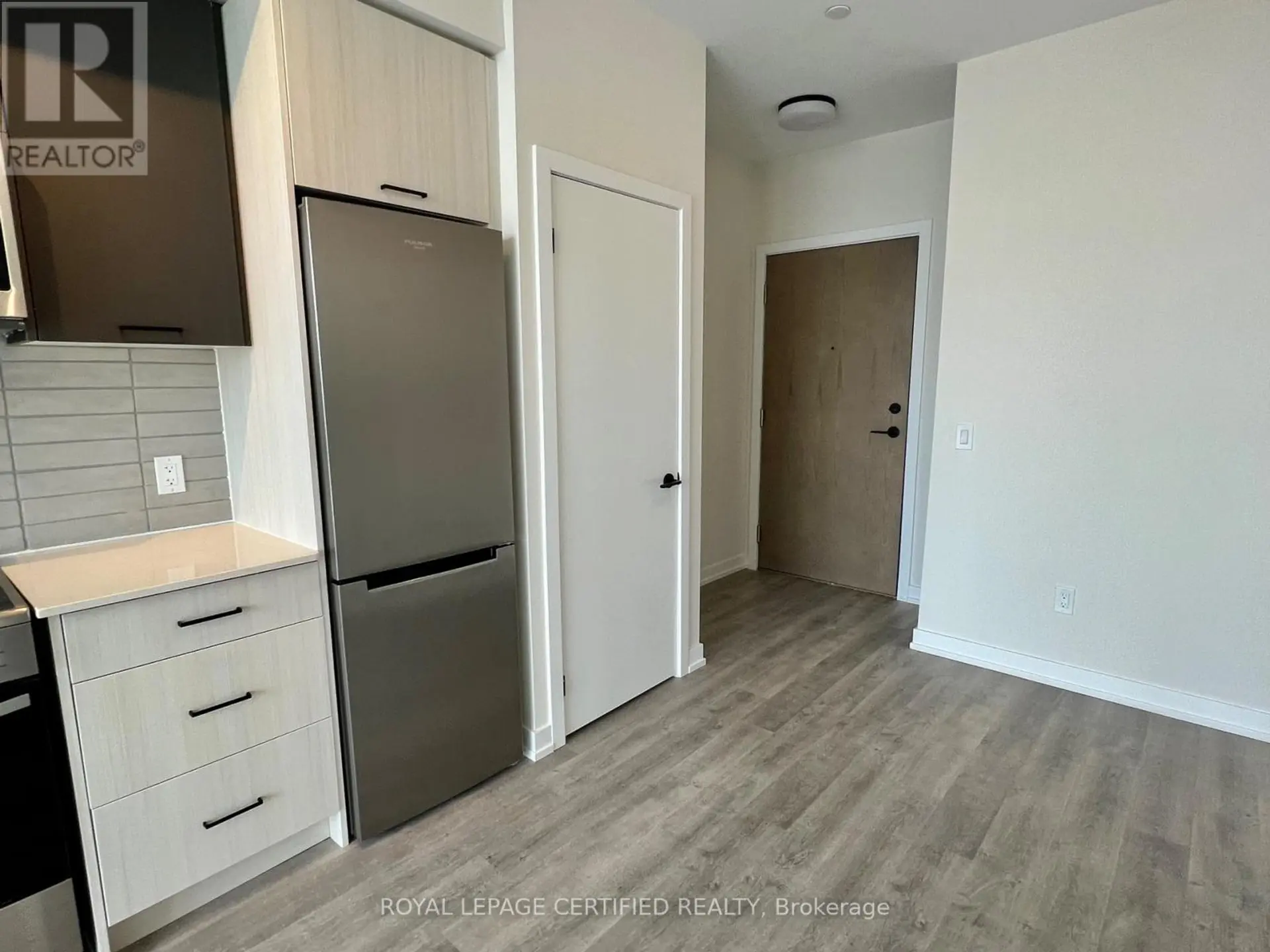 #1011 2300 ST. CLAIR AVENUE W - Image 8