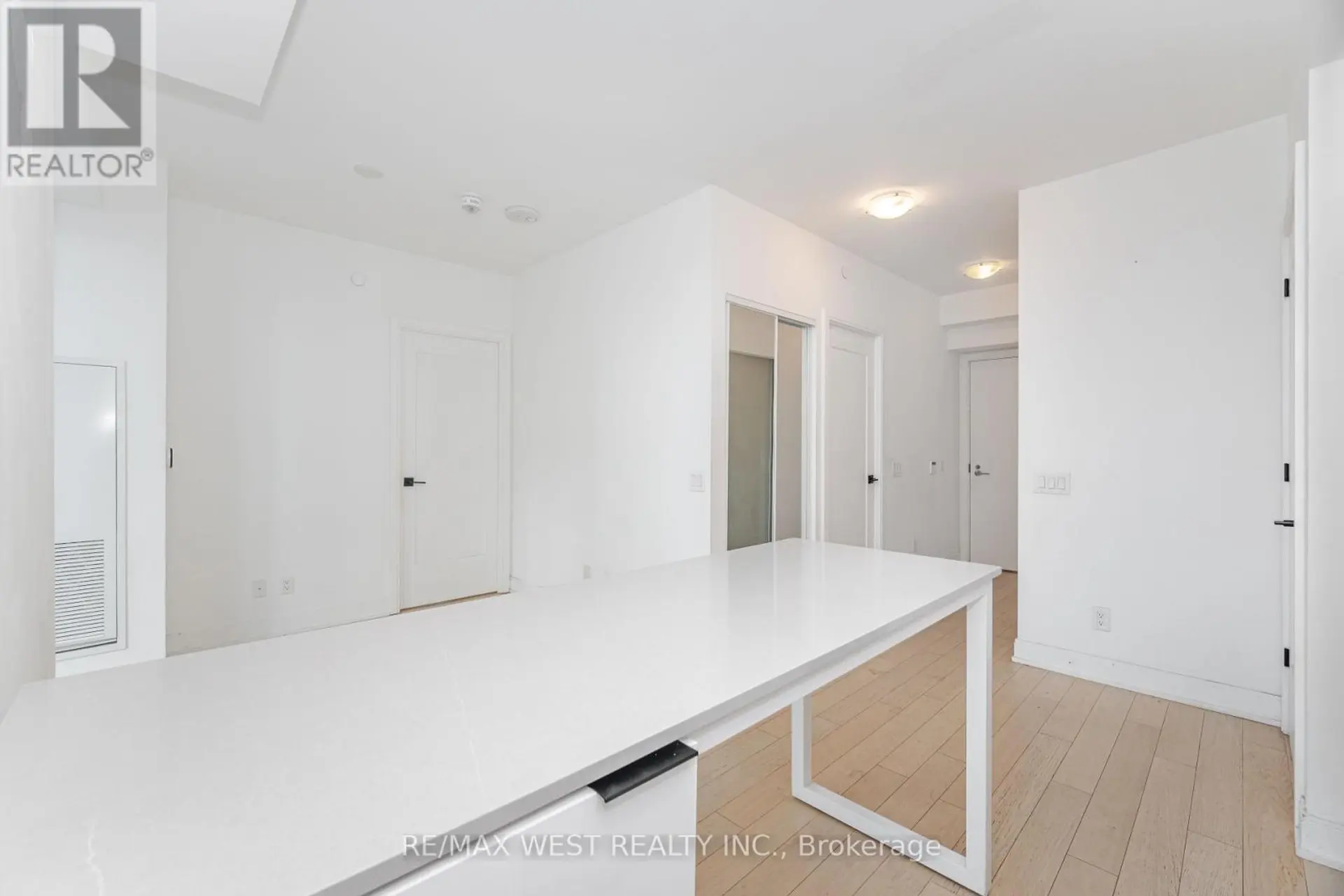#4007 70 ANNIE CRAIG DRIVE - Image 7