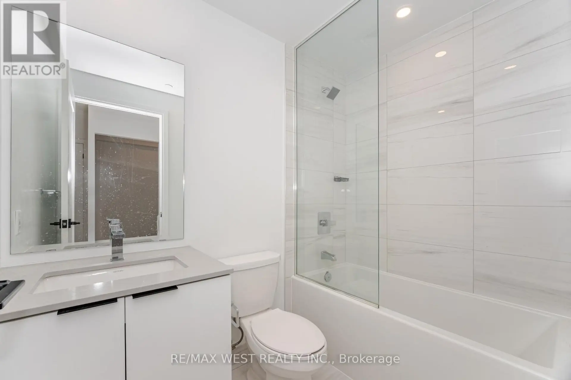#4007 70 ANNIE CRAIG DRIVE - Image 11