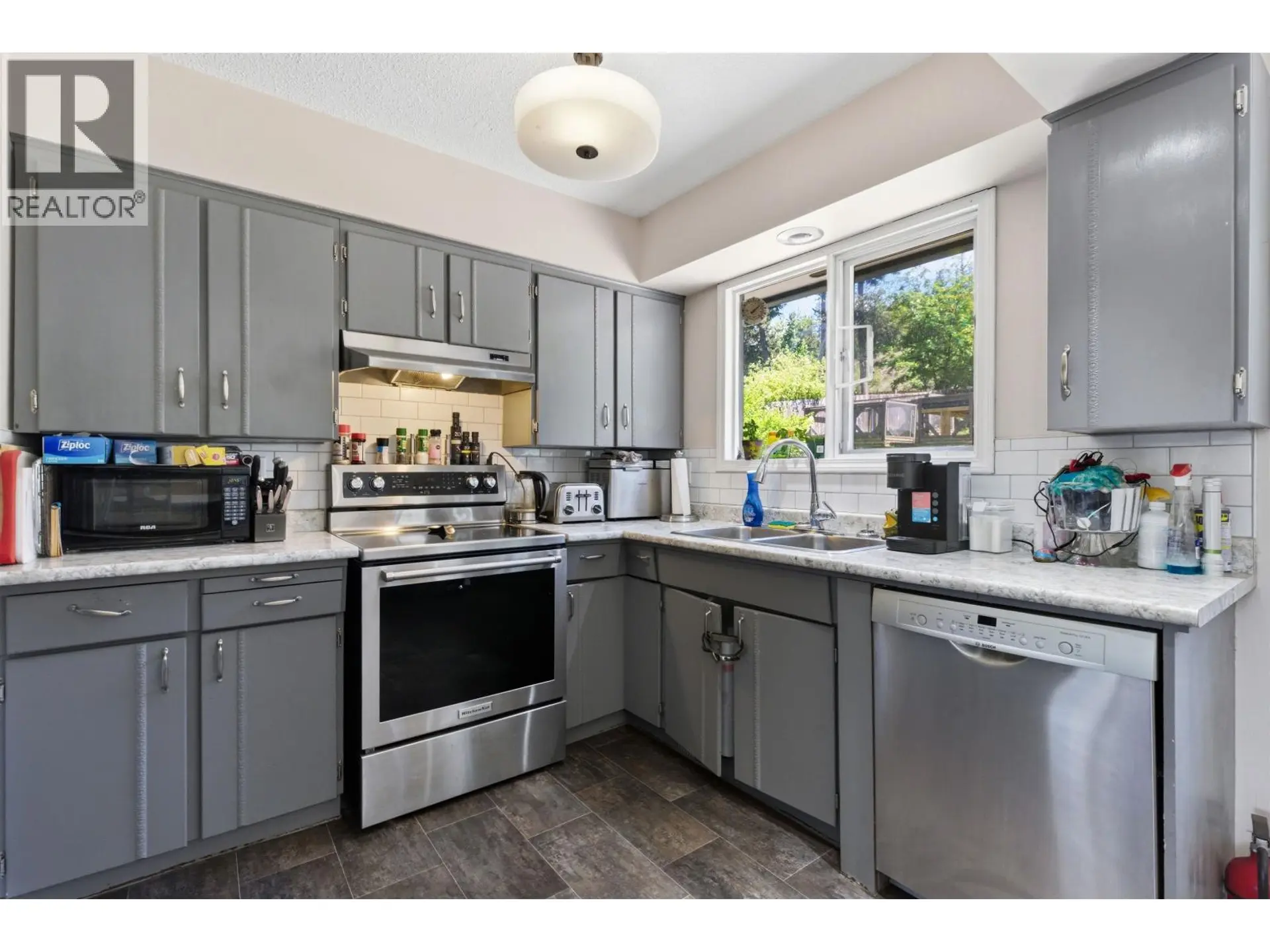 1460 N TWELFTH AVENUE - Image 5